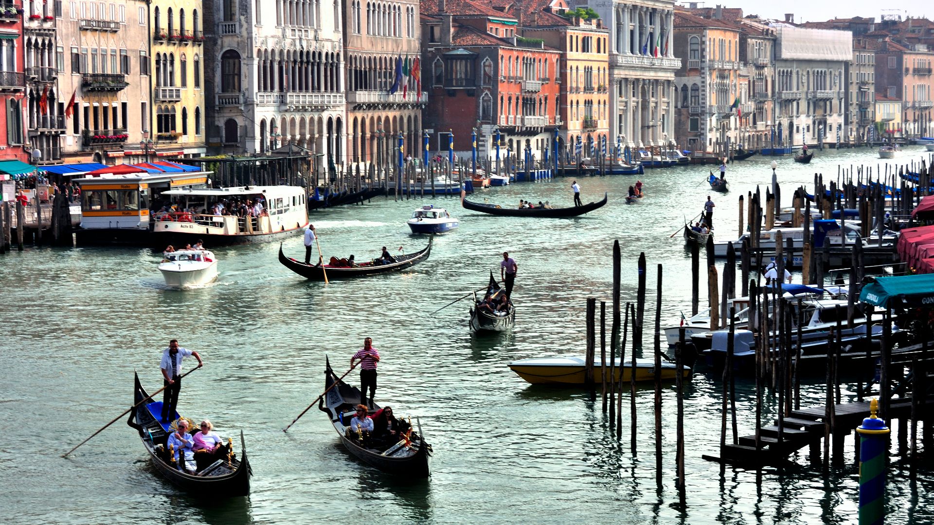 File:Grand Canal - Rialto - Venice Italy Venezia - Creative Commons by gnuckx (4968452433).jpg