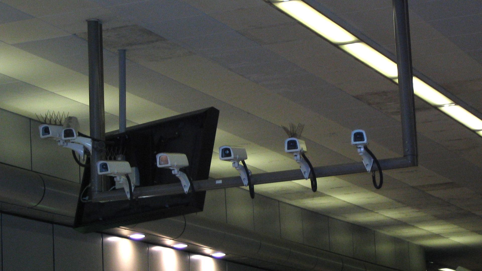 File:Security cameras 7 count birmingham new street station.jpg