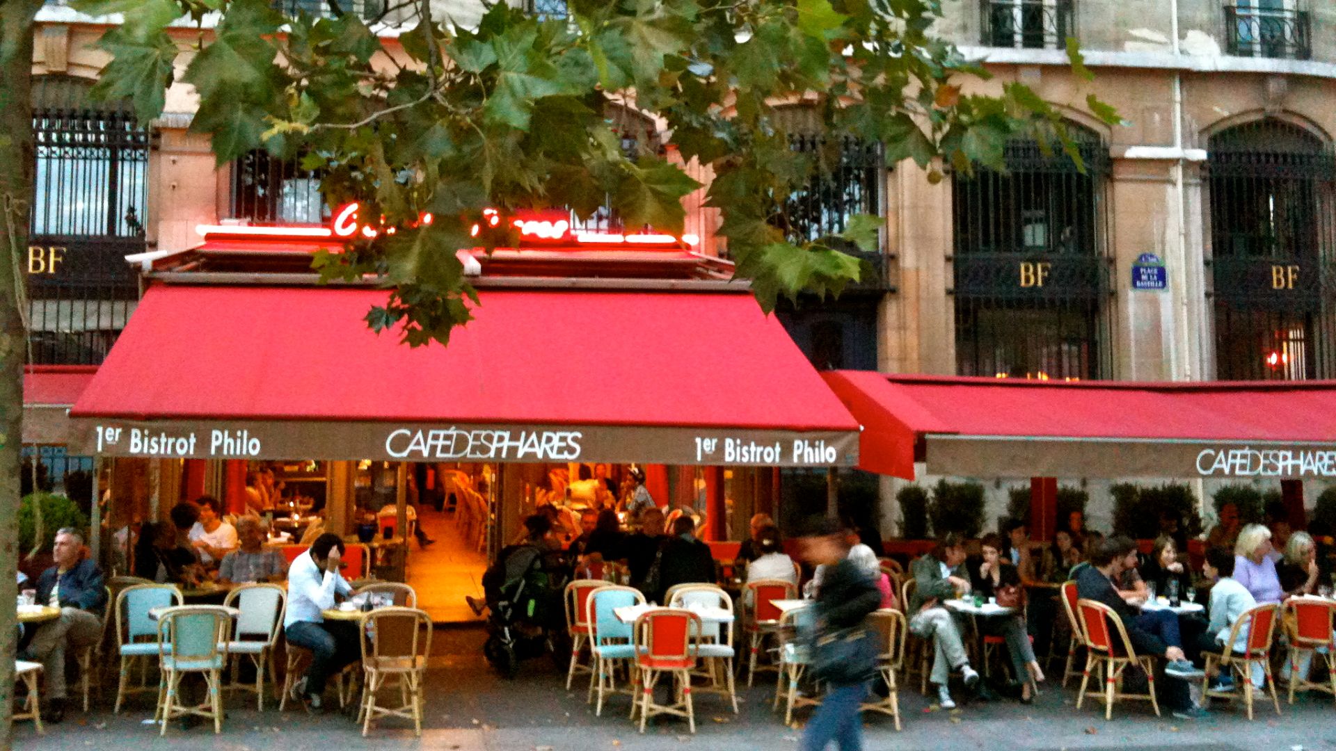 File:Café des Phares, Place de la Bastille, Paris.JPG
