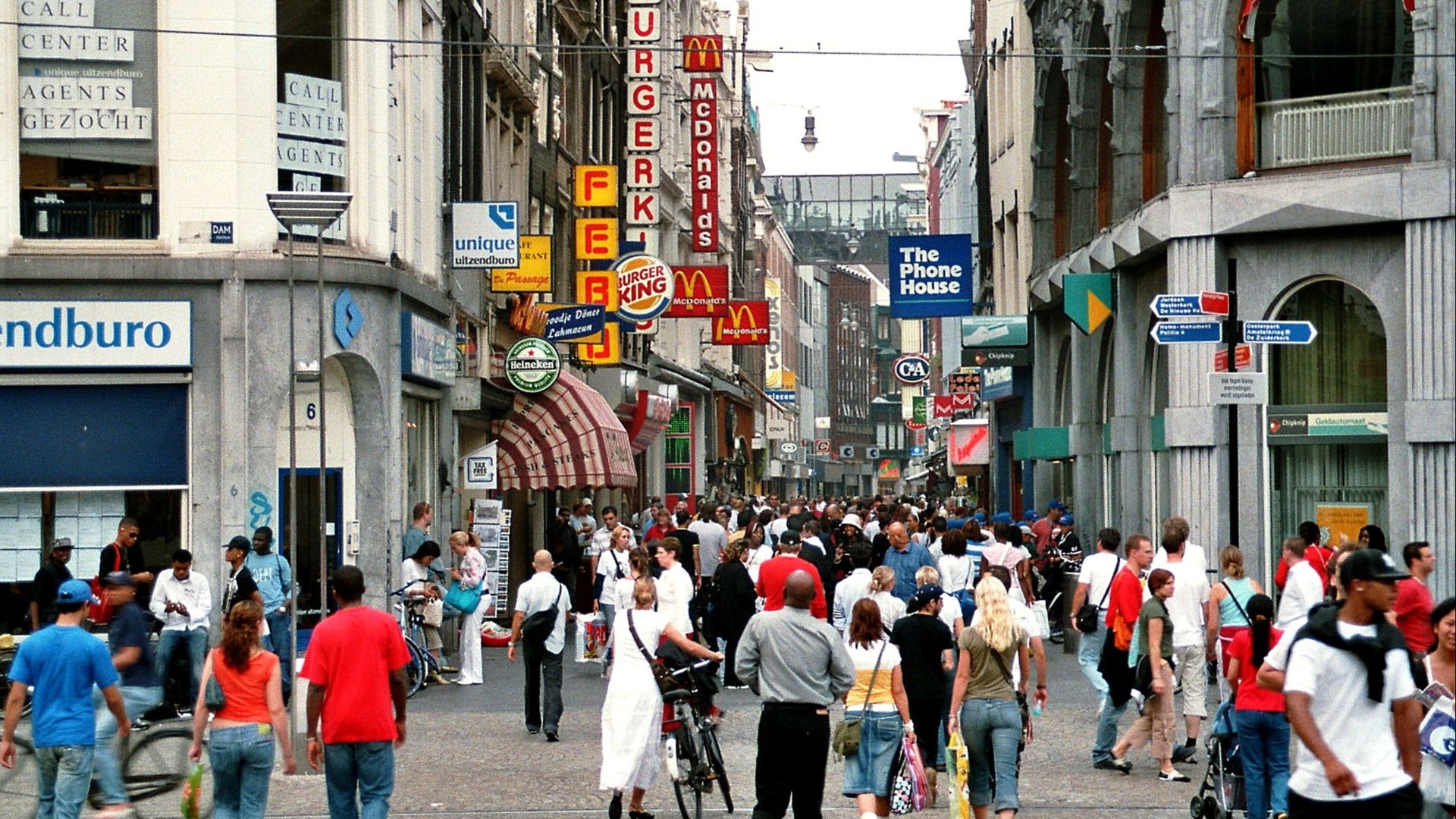 File:Amsterdam, the street Nieuwendijk.jpg