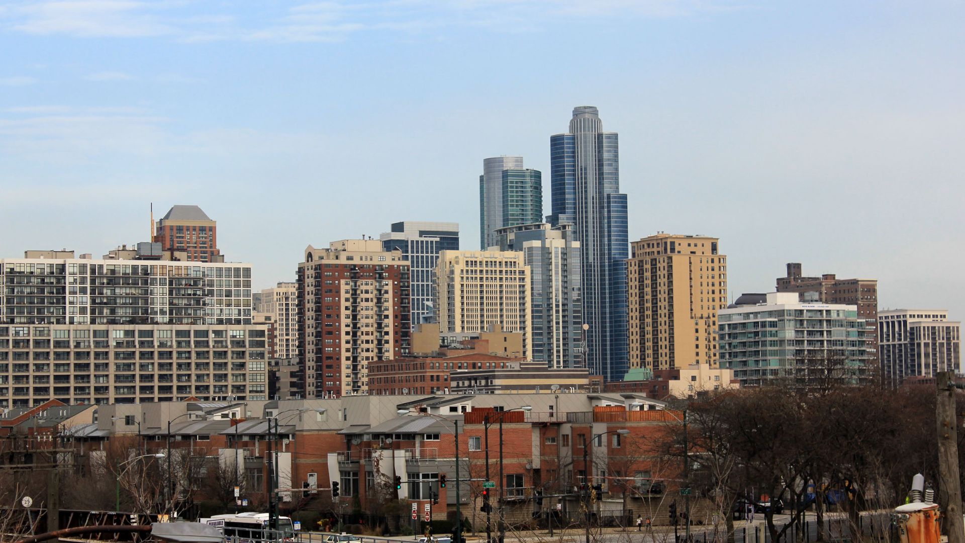 File:Gfp-illinois-chicago-skyline-from-chinatown-train-station.jpg