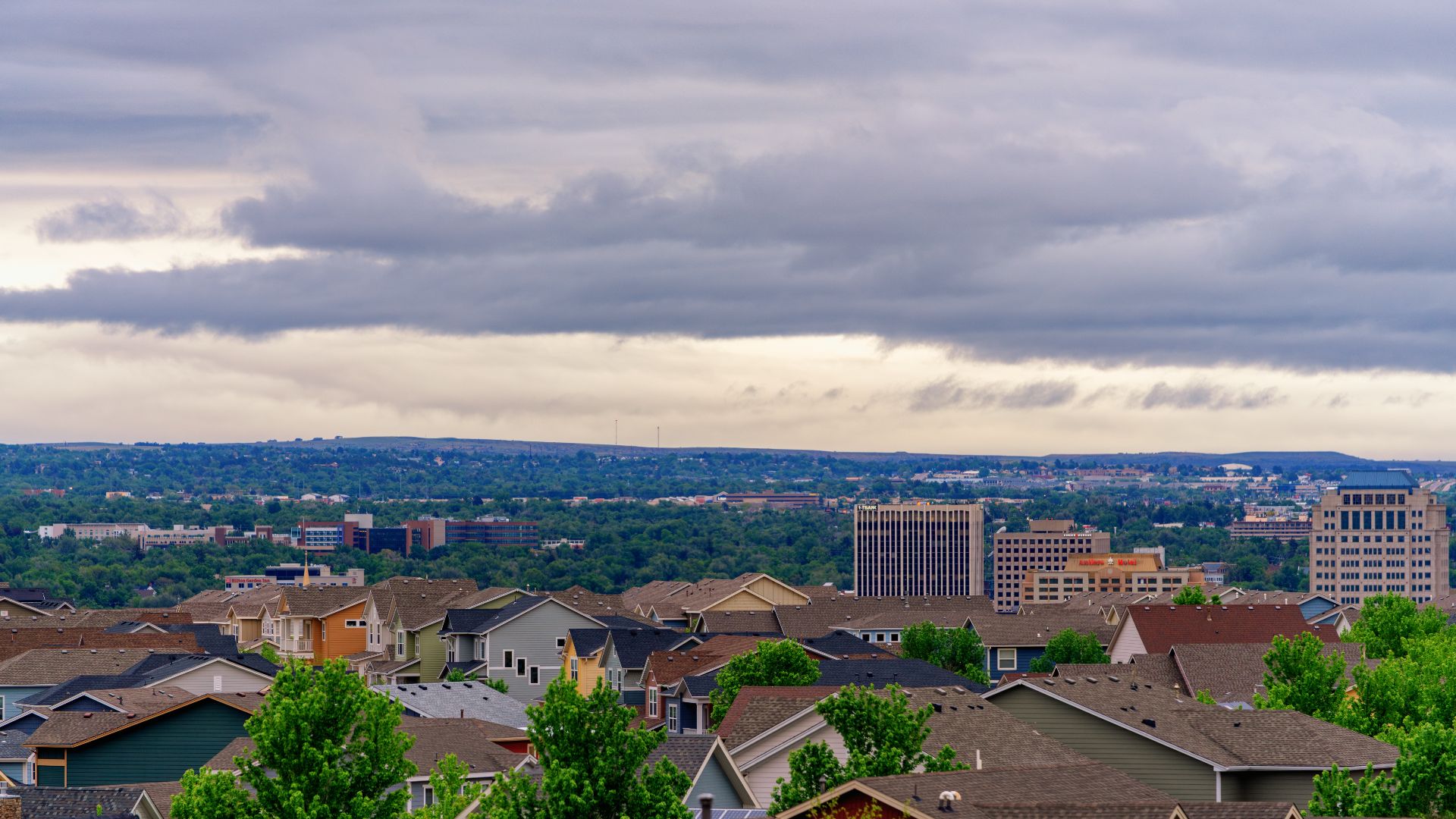 File:Colorado Springs Homes and Skyline (54557268120).jpg