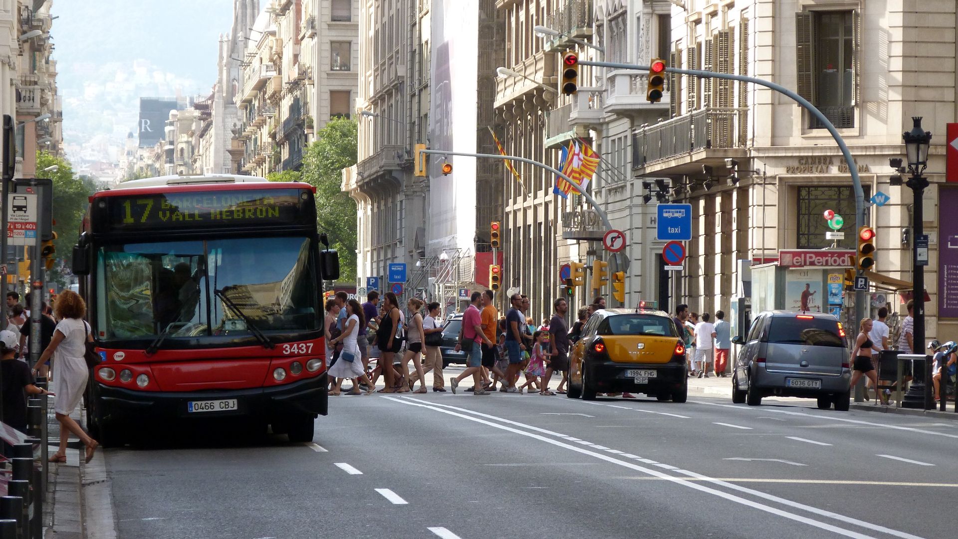 File:Barcelona Street Life (7852482910).jpg