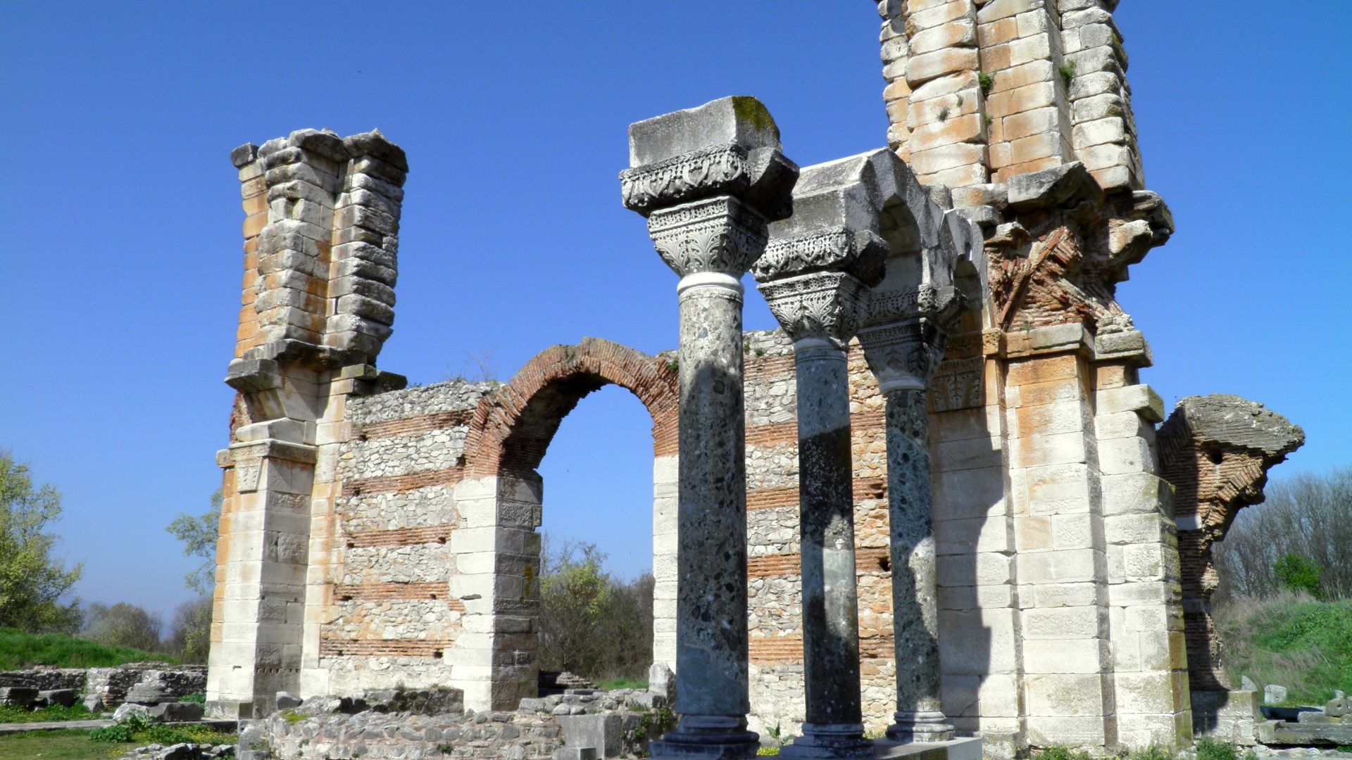 File:The imposing basilica next to the Forum and its gagantic pillars, also known as Basilica B, Philippi (7272621716).jpg
