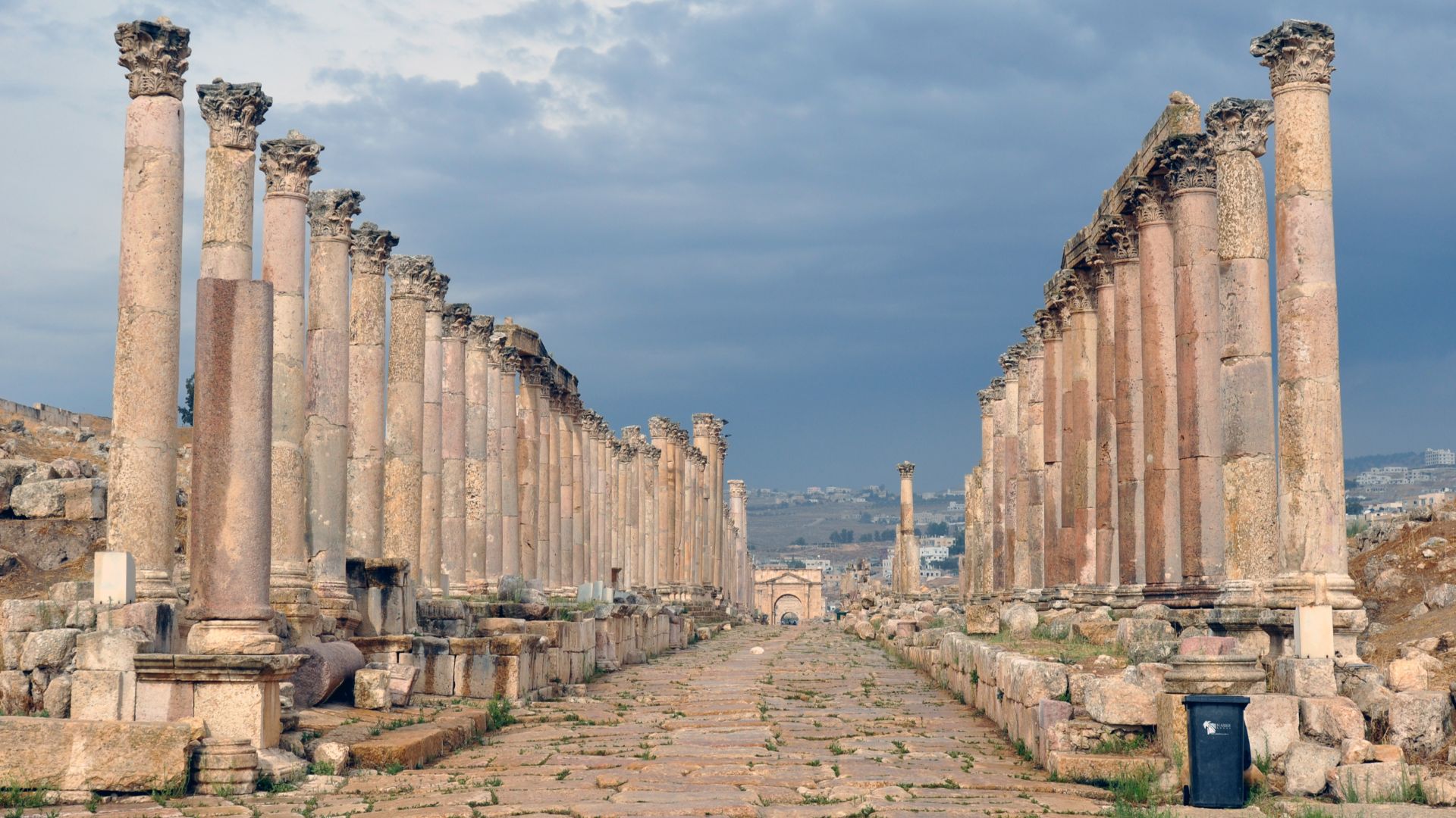 File:Jerash - colonnaded street.JPG