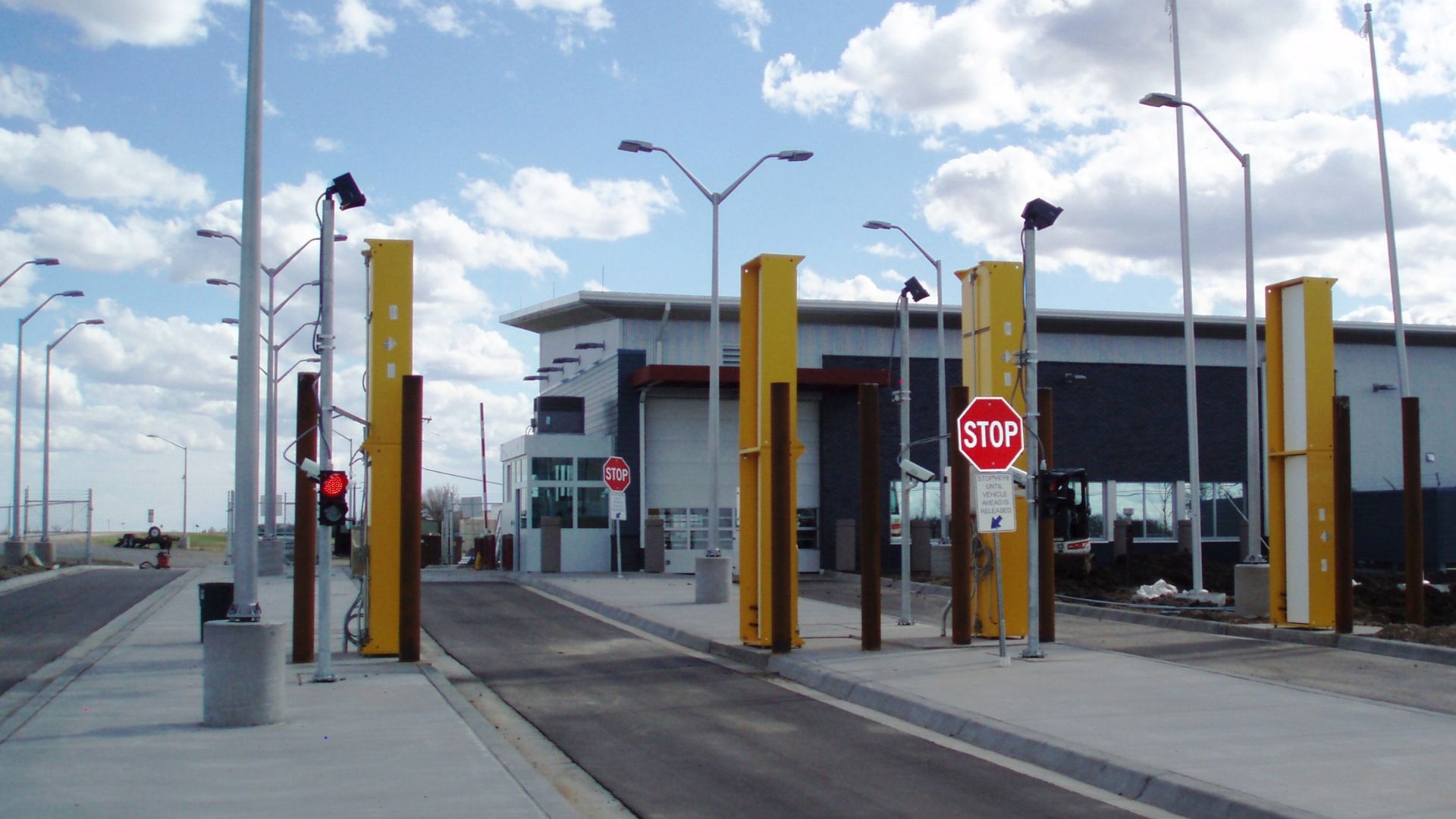File:Sherwood ND border station.jpg