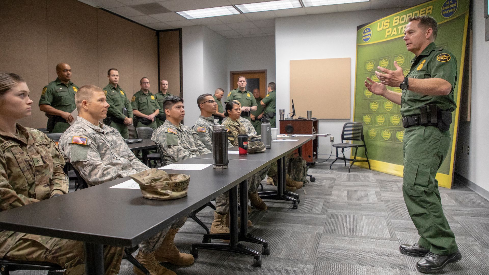 File:Yuma Sector’s Chief Patrol Agent Anthony Porvaznik welcomes National Guard Soldiers who arrived at U S Border Patrol Yuma Sector, April 24 (41025599184).jpg