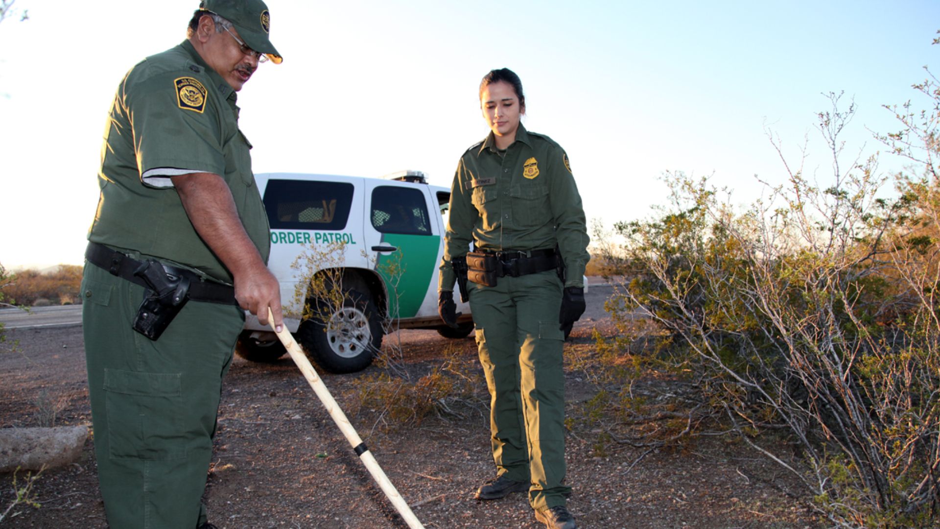 File:Border Patrol Agent Follows in Father’s Footsteps (6721424107).jpg