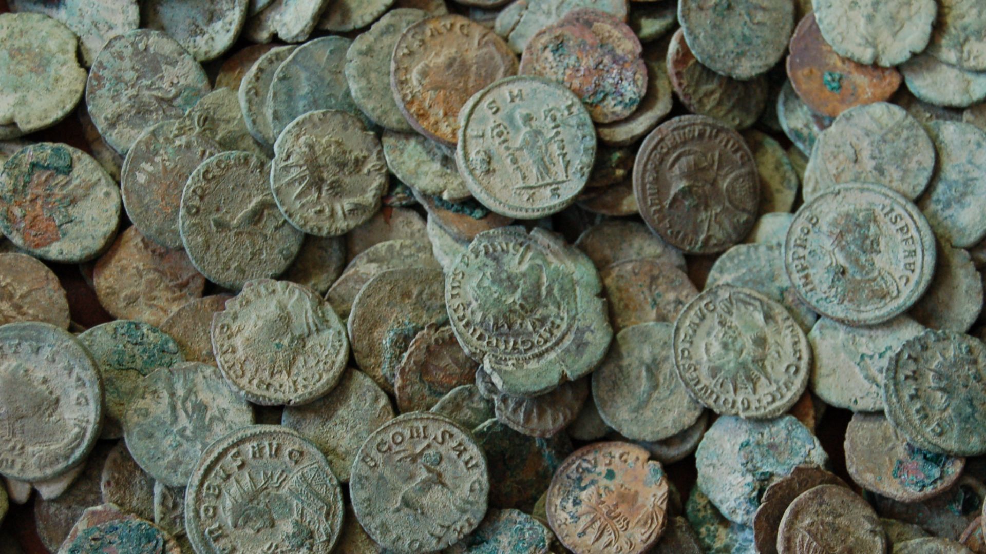 File:Frome Hoard pile of coins.jpg
