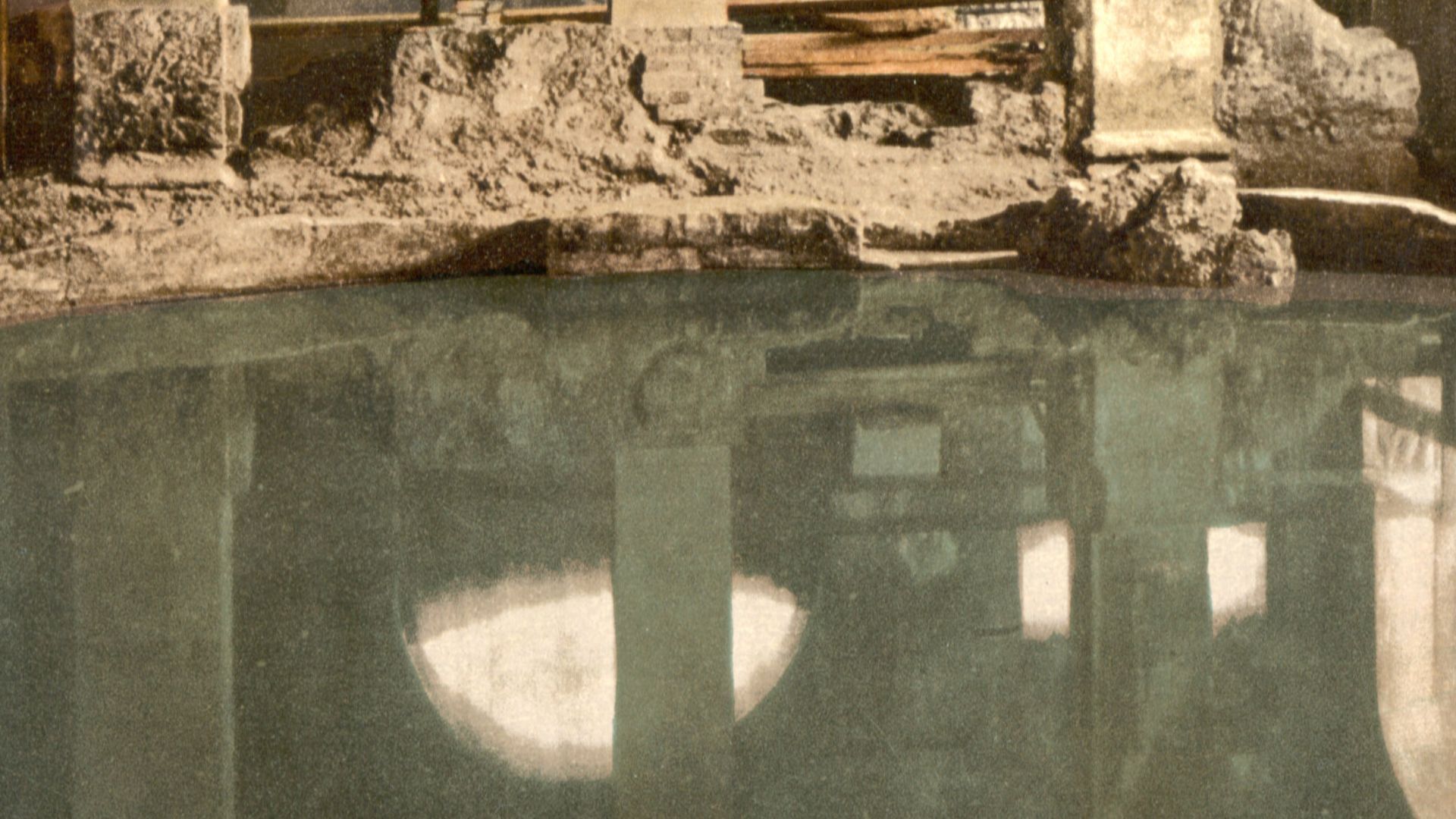 File:Circular Roman Bath, Bath, c1900.jpg