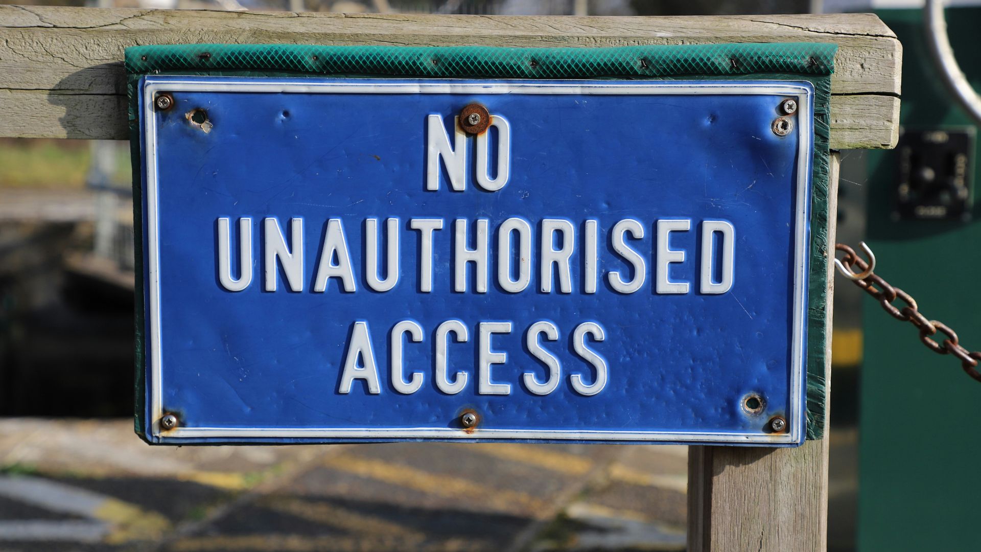 a blue sign that says no unauthrised access
