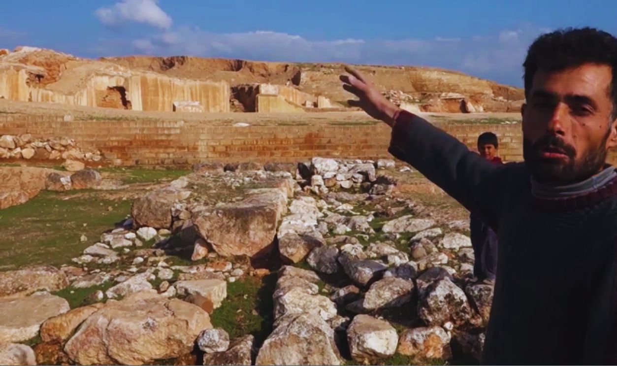 Screenshot from Syria War 2013 – Destroying Syria's Archaeological Past (2013)