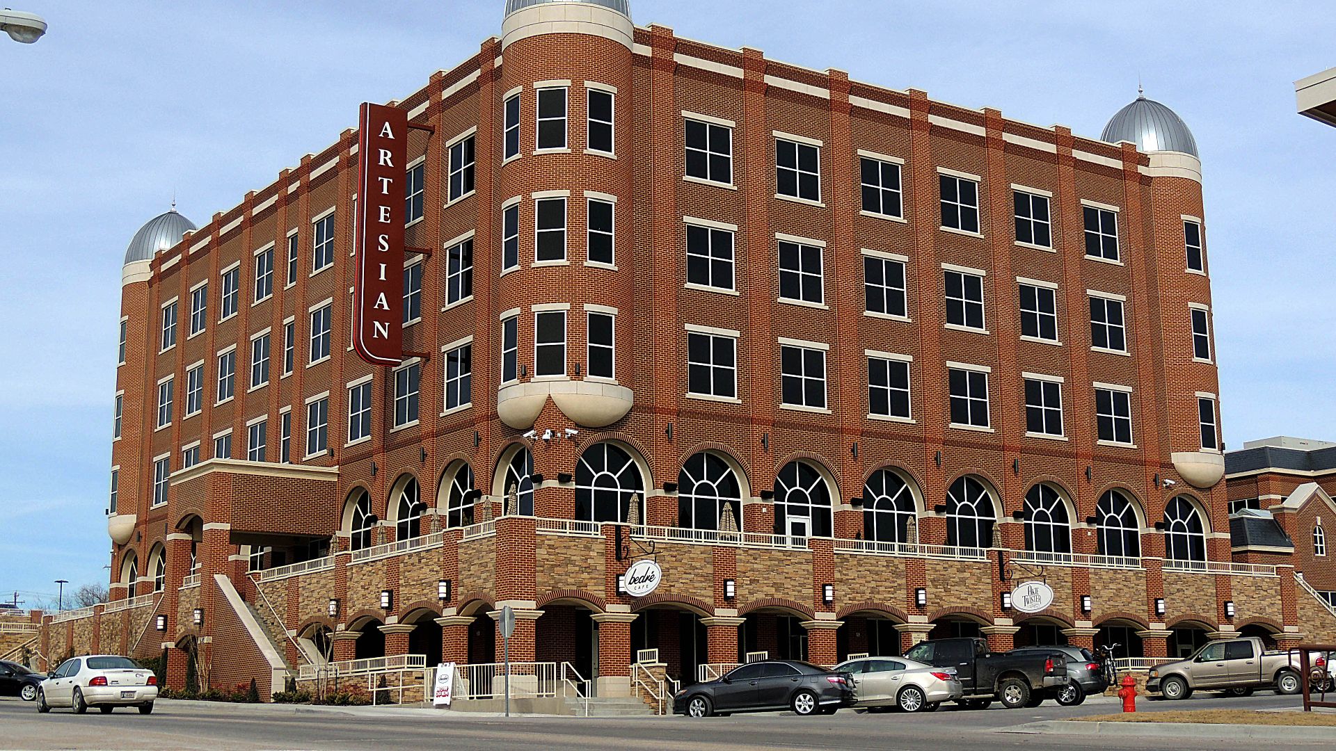 File:Chickasaw Nation Artesian Hotel and Spa - Sulphur, Oklahoma 2-15-2014.jpg