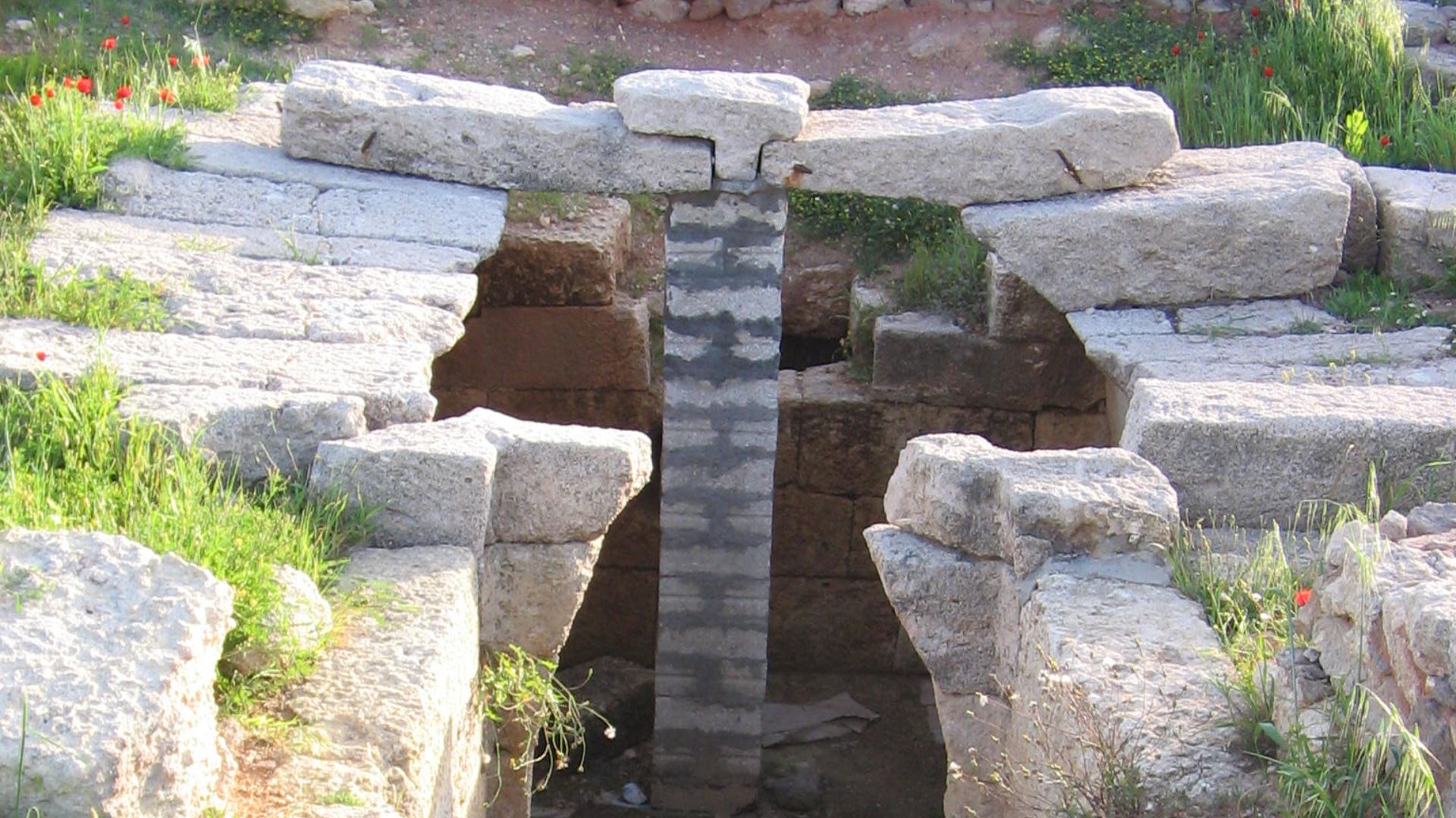 File:Ugarit Tomba - GAR - 3-01.JPG