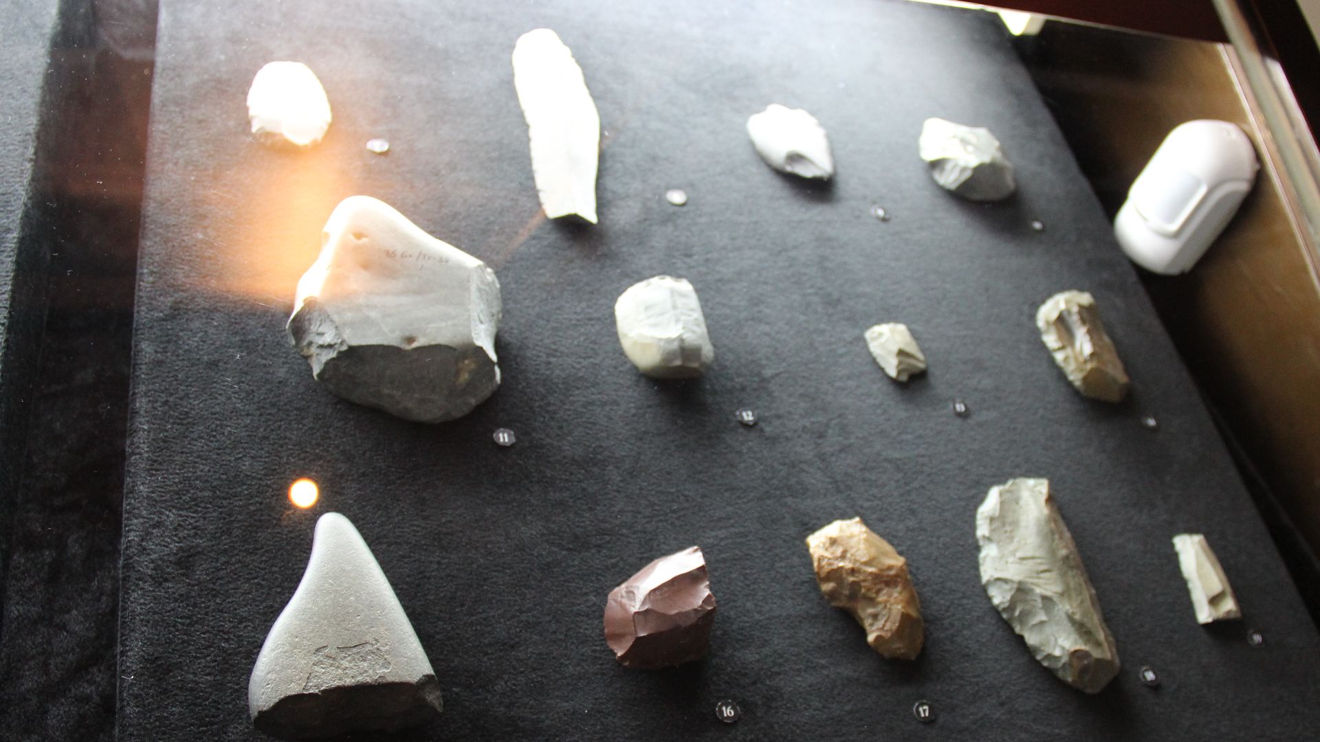 File:Upper Paleolithic Stone Tools (35326348790).jpg