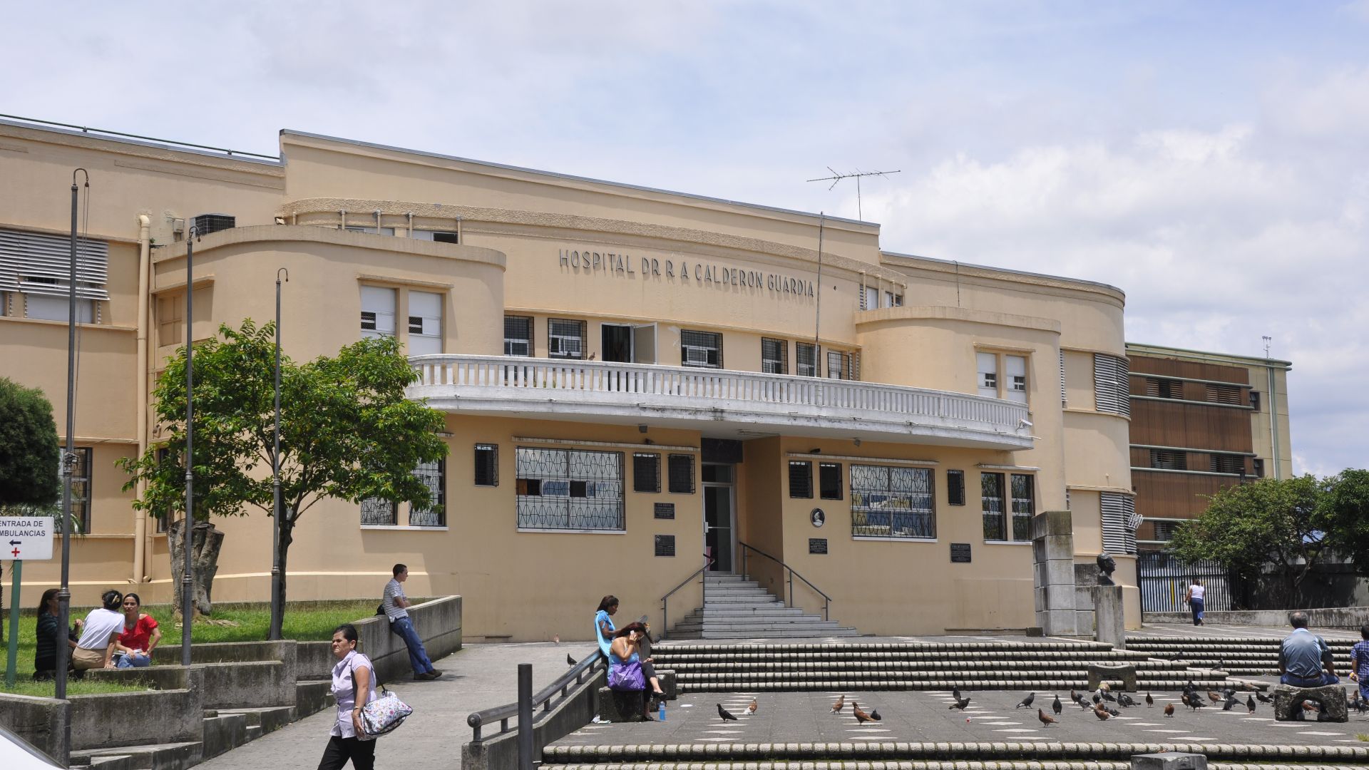 File:Hospital Calderon.JPG