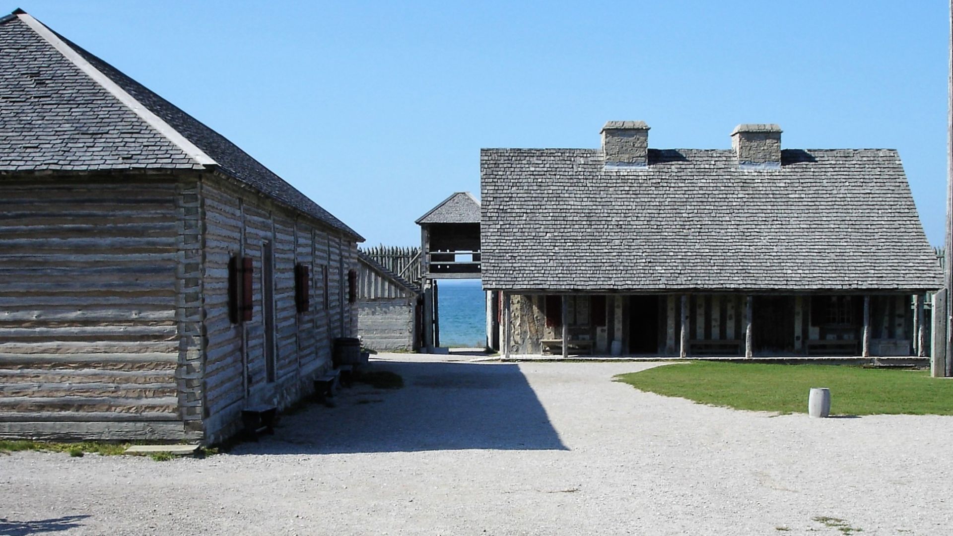 File:Inside fort michilimackinac 20060915.jpg