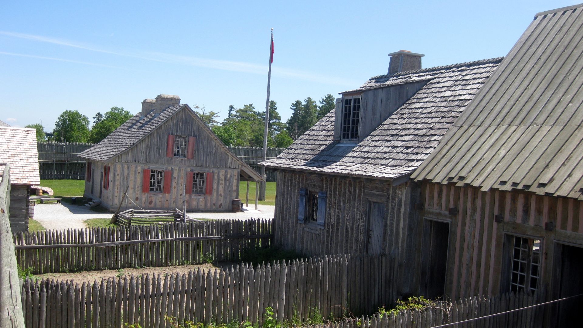 File:Fort Michilimackinac backyards.jpg