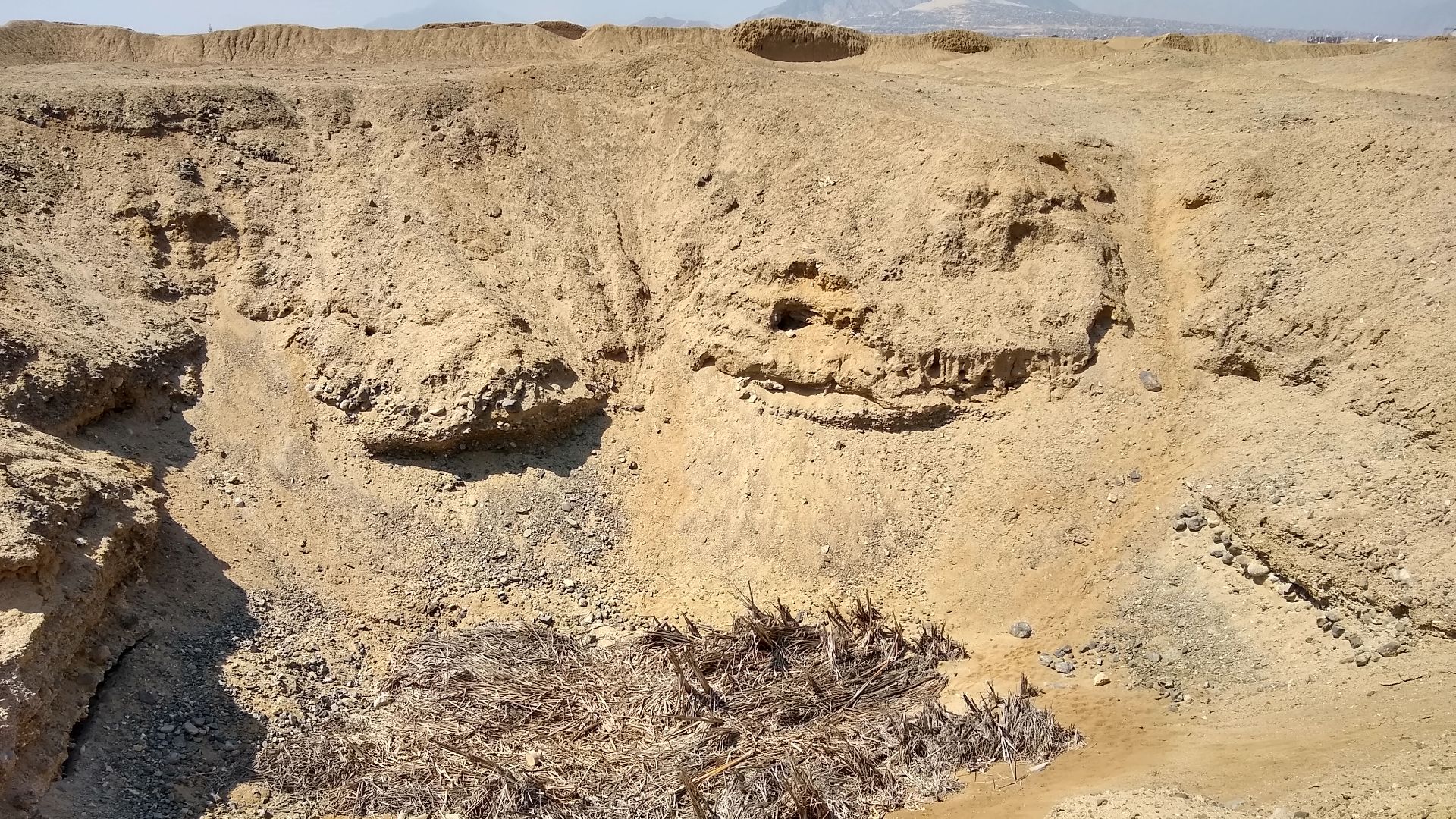 File:Chan Chan Peru- Hole that was dug by looters.jpg