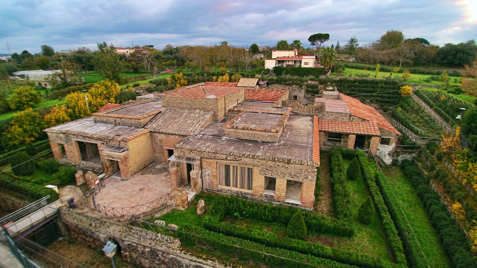 File:Villa of the Mysteries in Pompeii.jpg