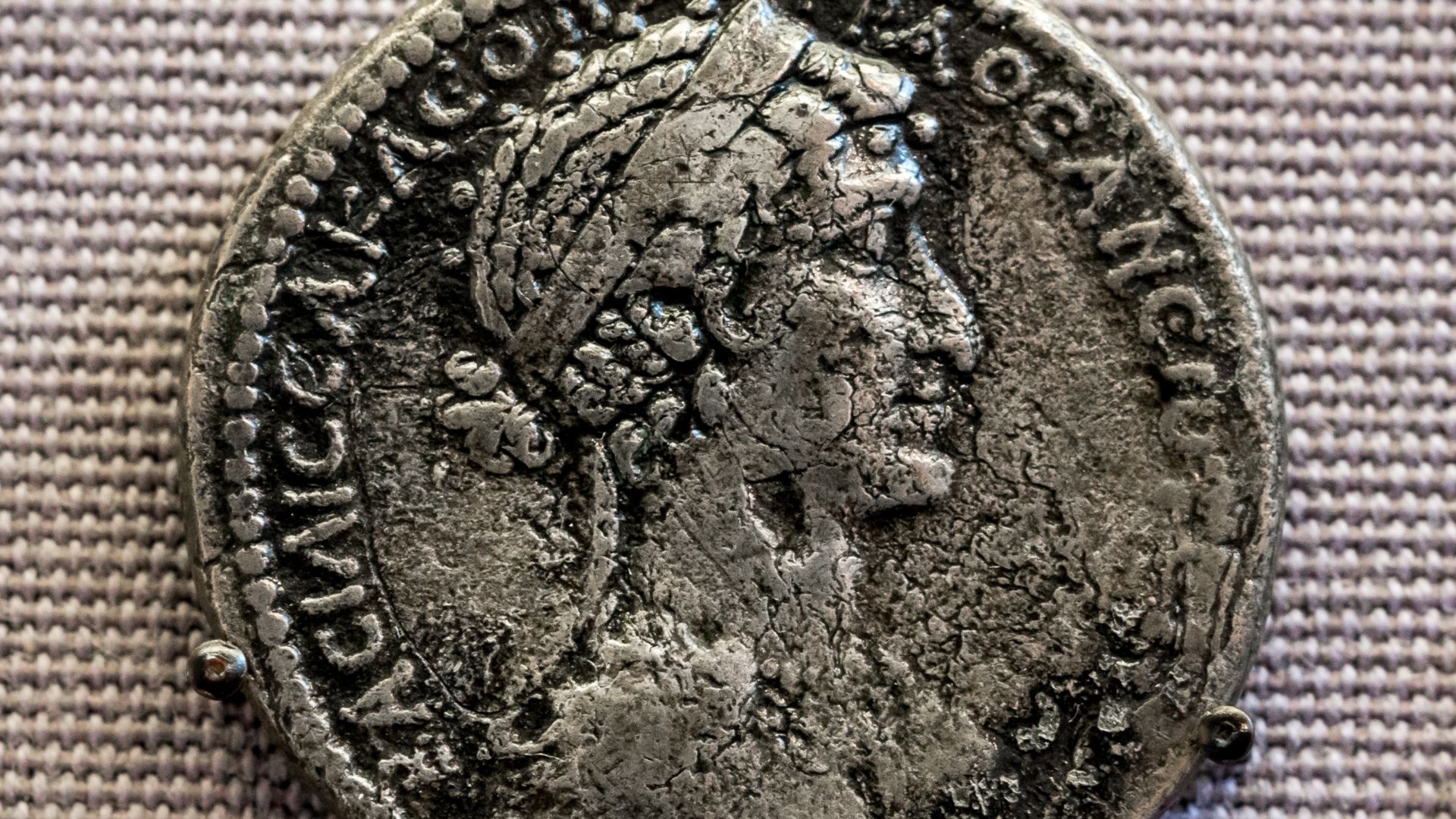 File:Egypt - queen Kleopatra VII - 37-34 BC - silver tetradrachm - bust of Kleopatra VII - head of Marcus Antonius - London BM TC-p237-1-CleMA.jpg
