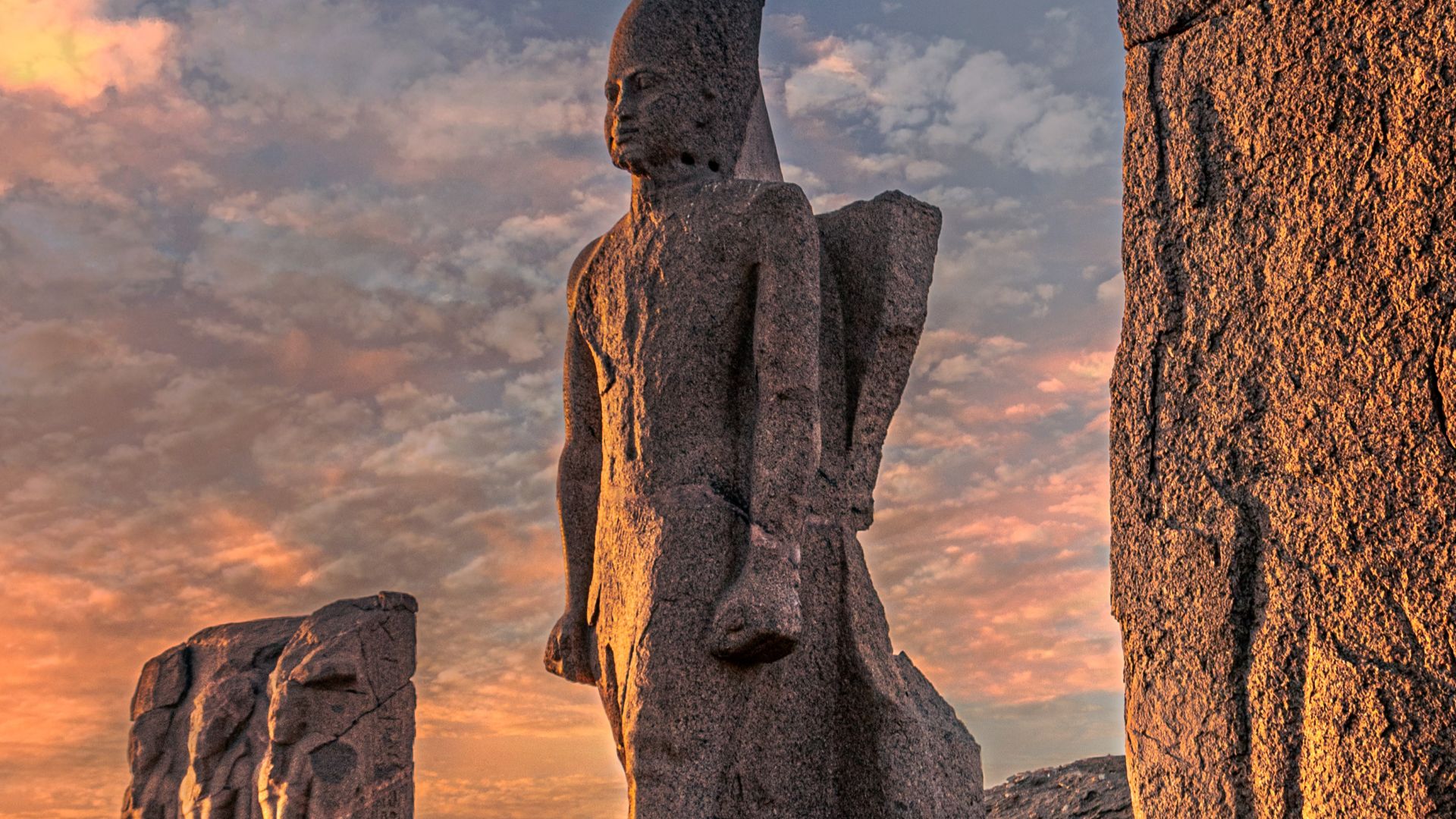 File:TANIS STATUES.jpg