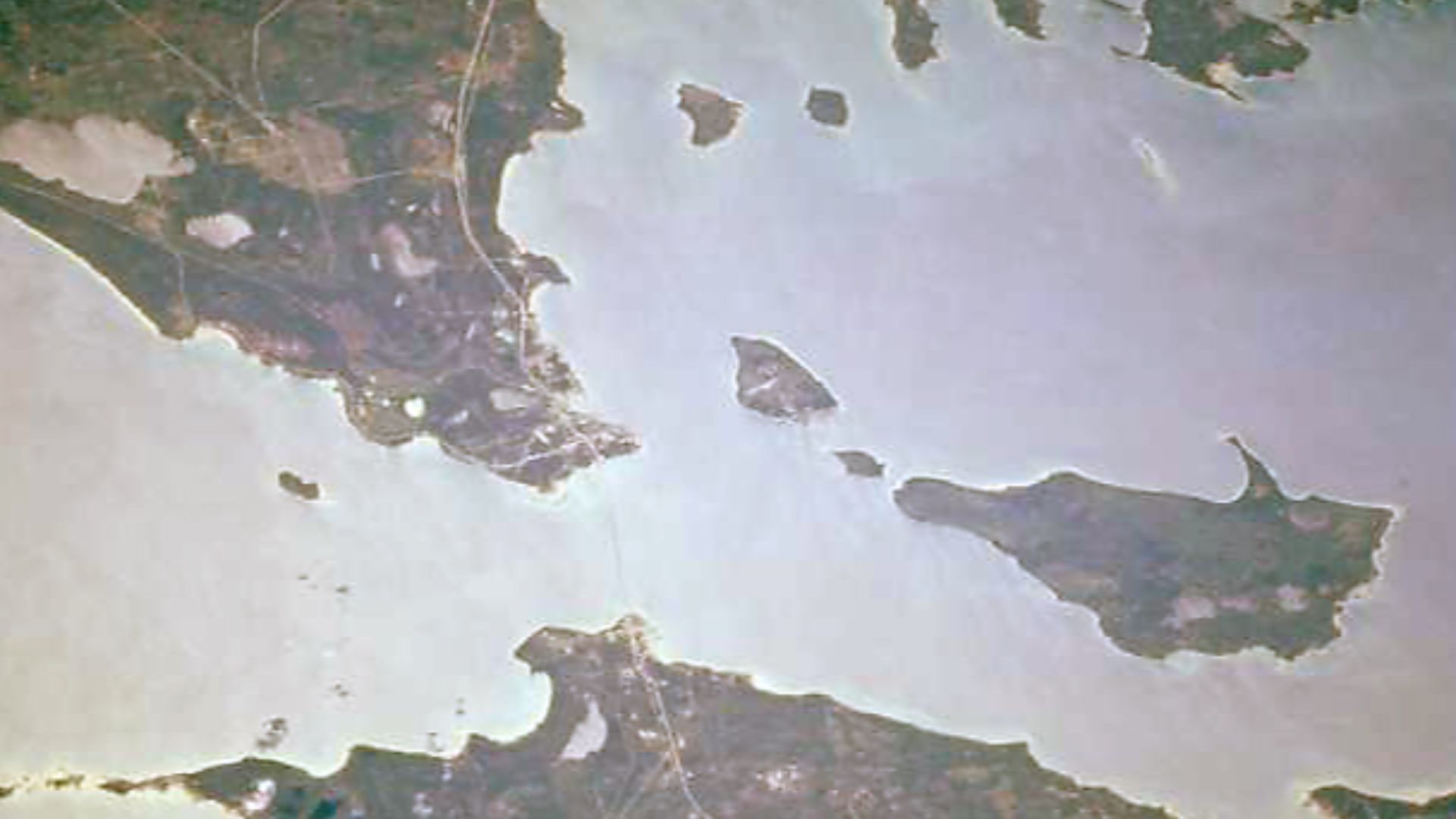 File:Straits of Mackinac crx.jpg