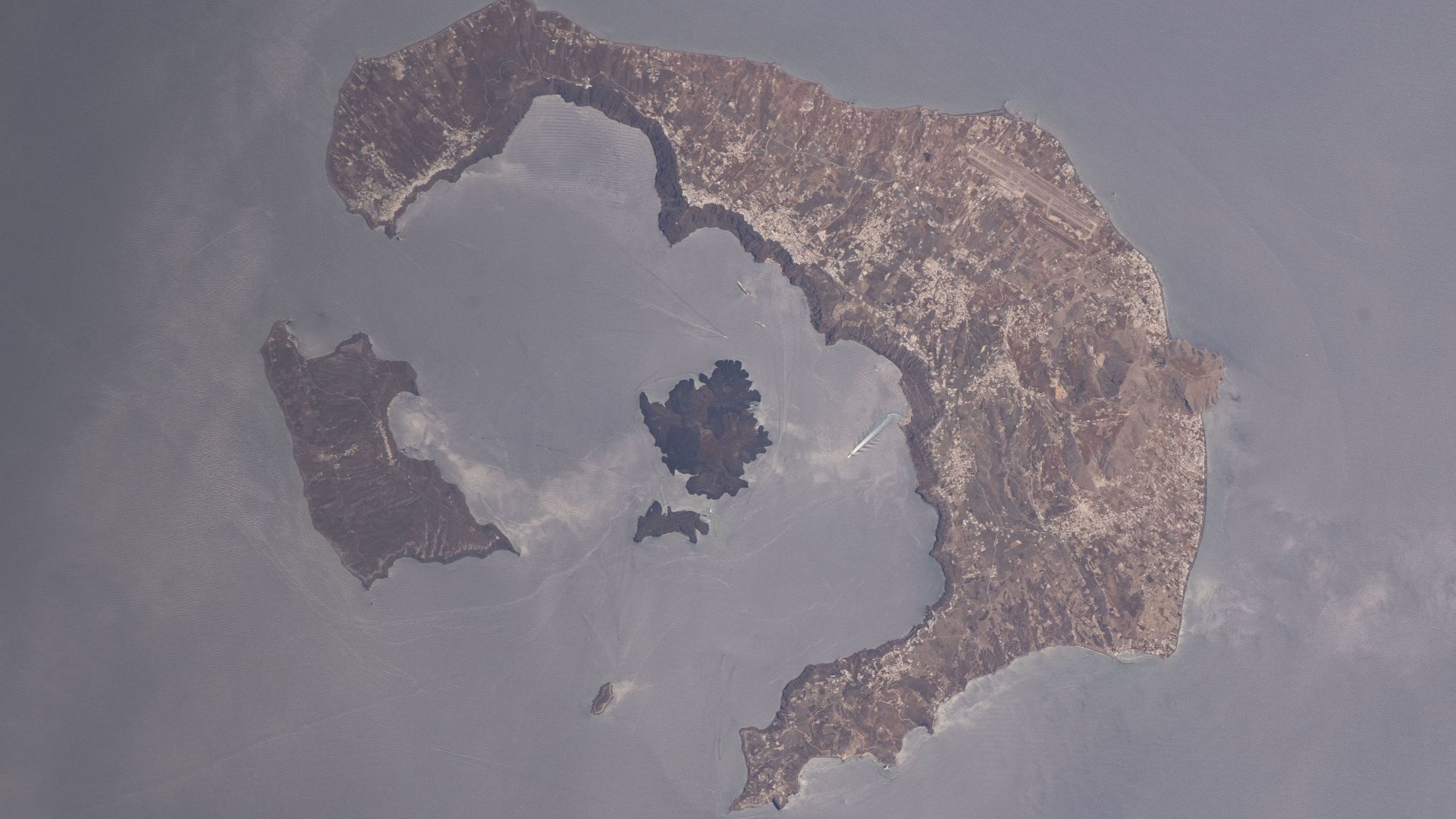 File:Crop of ISS067-E-153820 Santorini caldera.jpg