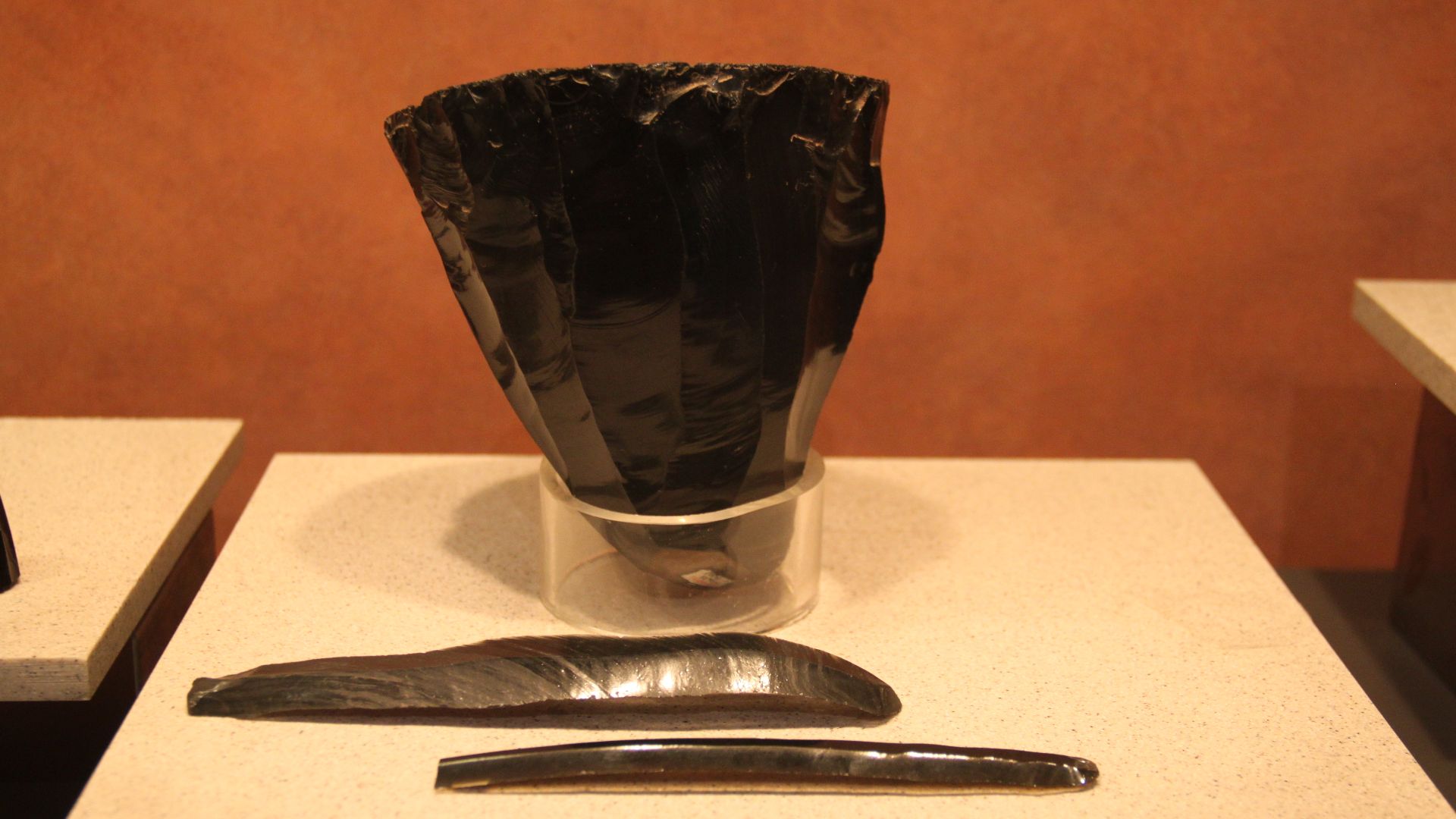 File:Aztec Obsidian Shards and Core (9755550132).jpg