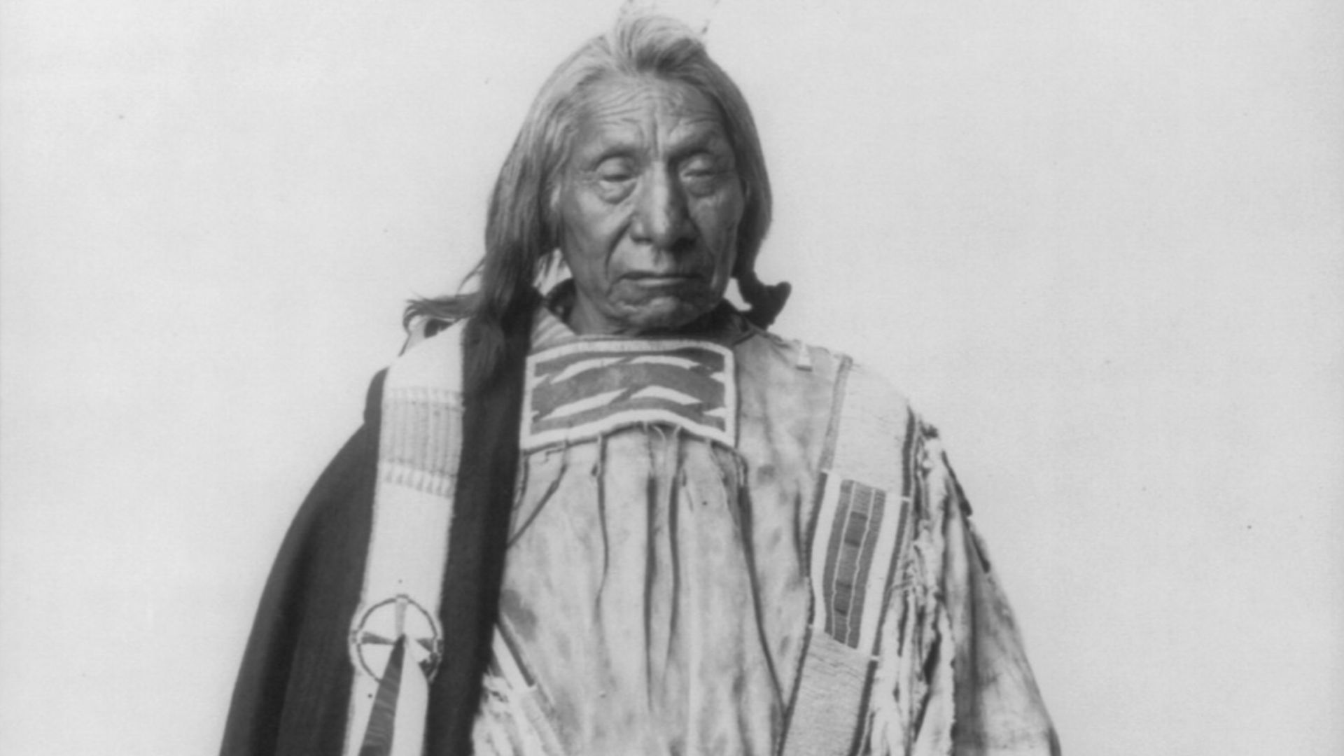 File:Red Cloud, Chief, three-quarters length portrait, standing, facing slightly right, holding pipe LCCN2006682632.jpg