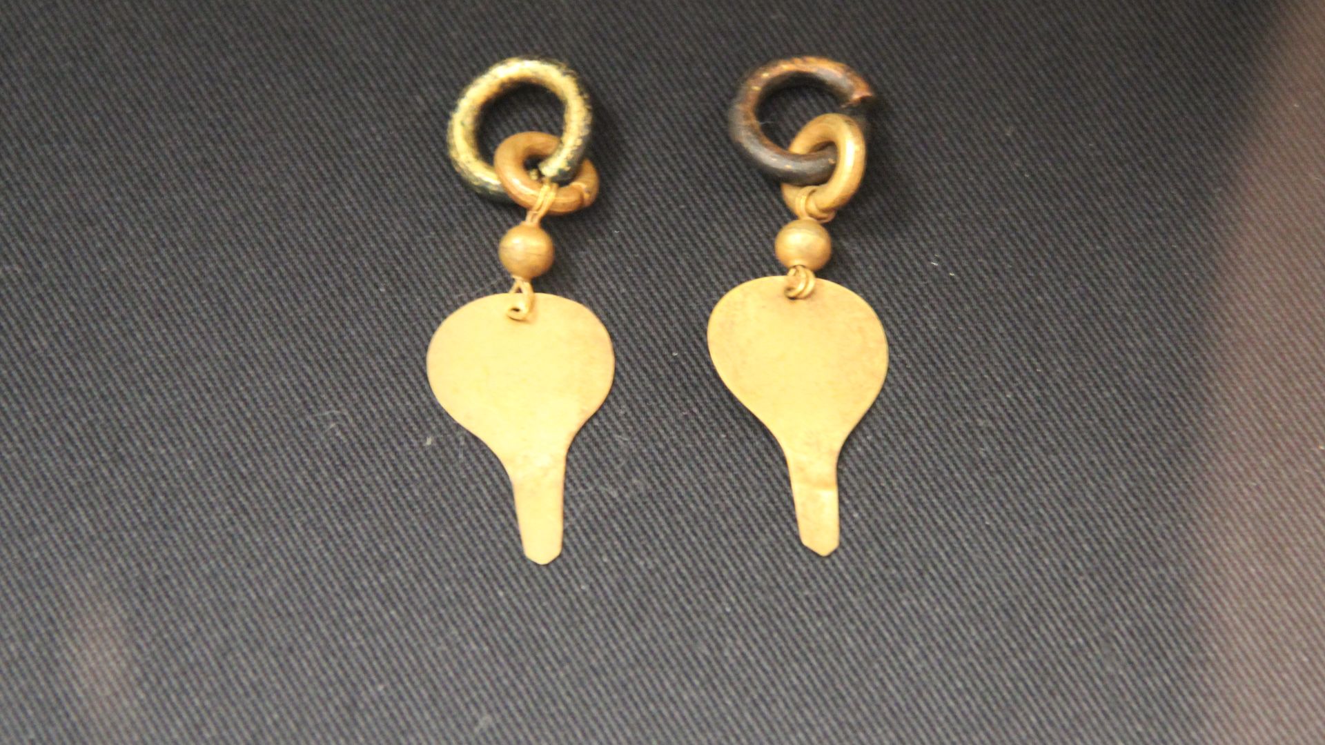 File:Baekje Kingdom Gold Earrings (17808225999).jpg