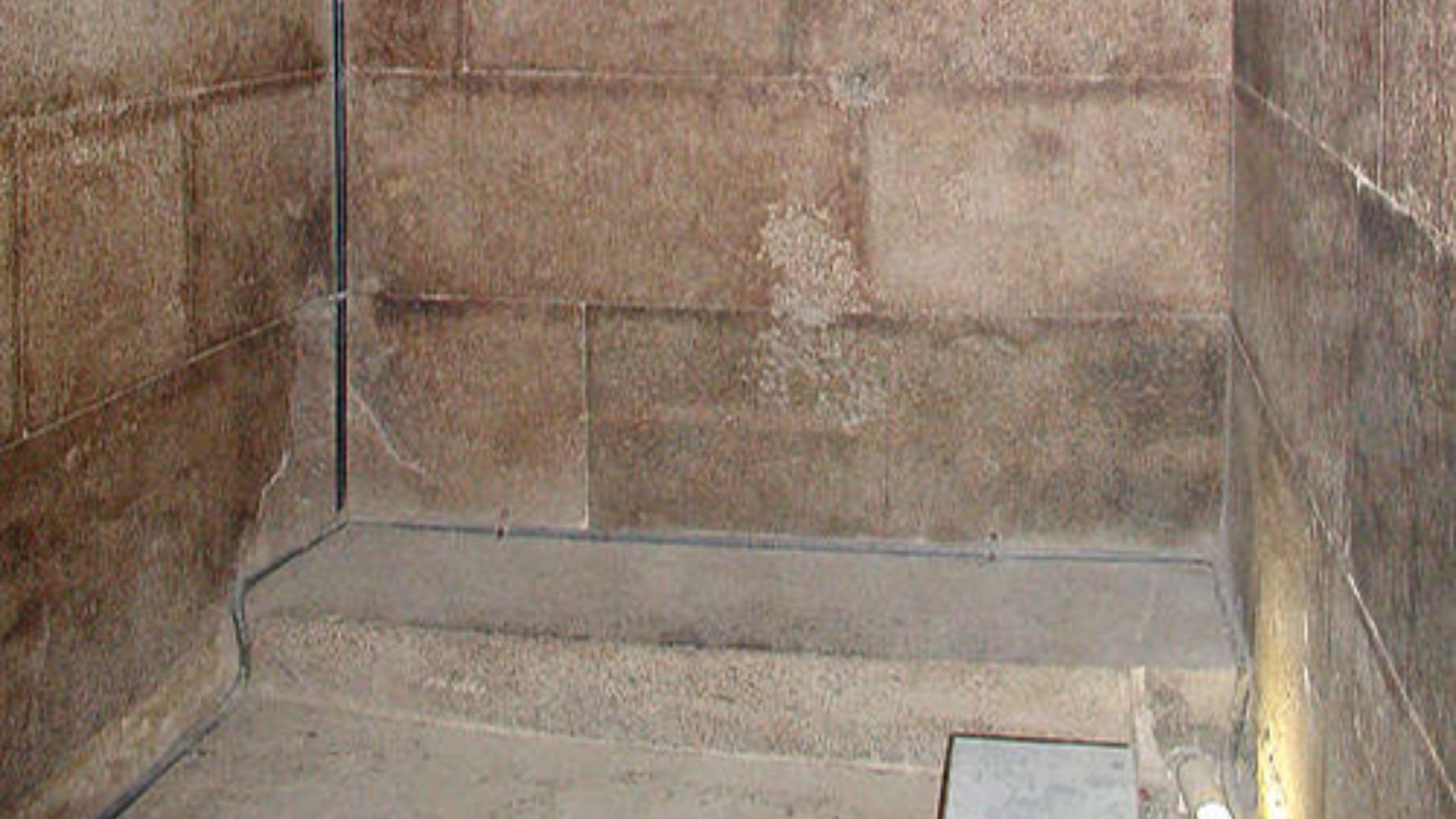 File:17 menkaure burial chamber.jpg