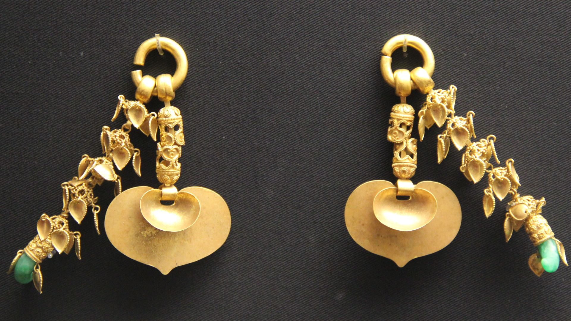 File:Baekje Kingdom Gold Earrings.jpg