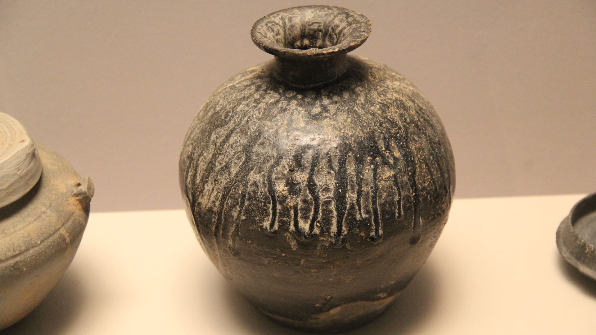 File:Baekje Kingdom Pottery (17807771408).jpg