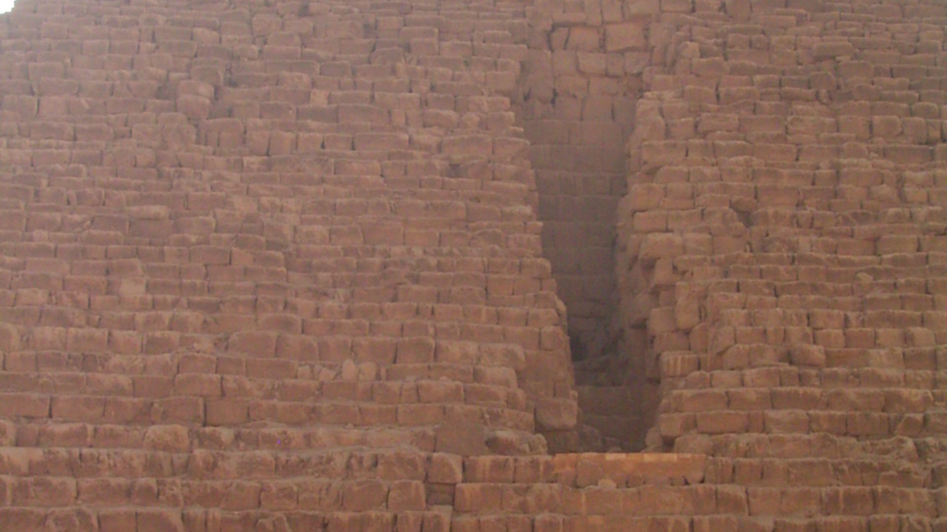 File:Pyramid of Menkaure - Entrance and great Breach.jpg
