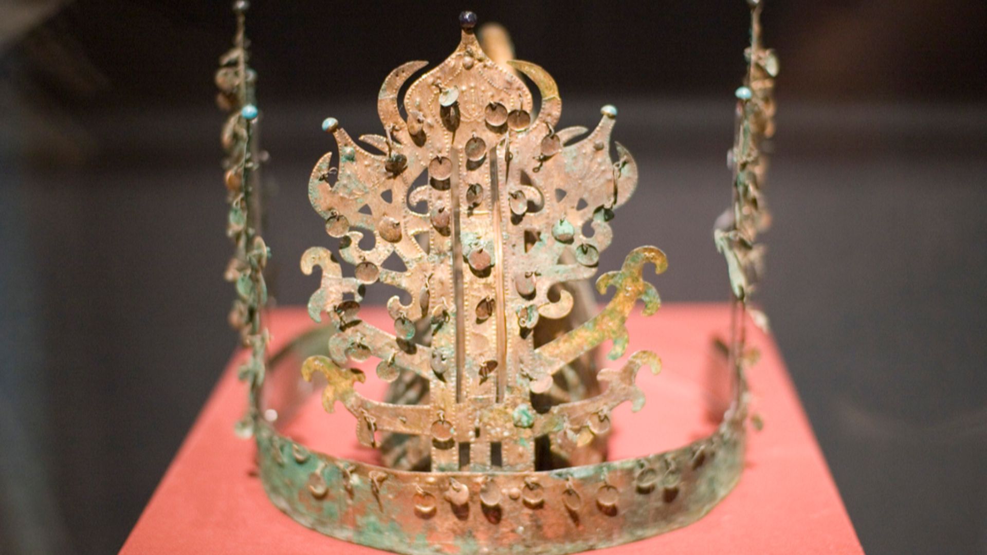 File:Crown of Baekje National Treasure of Korea No295.jpg