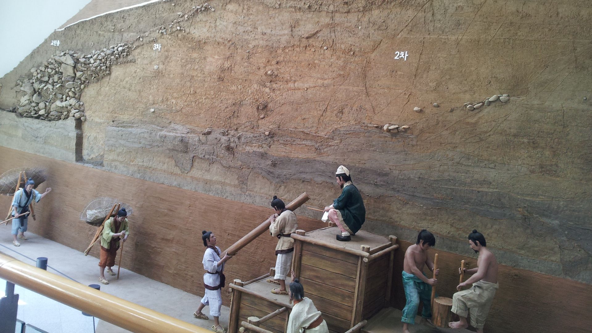 File:Seoul Baekje Museum inner wall.jpg
