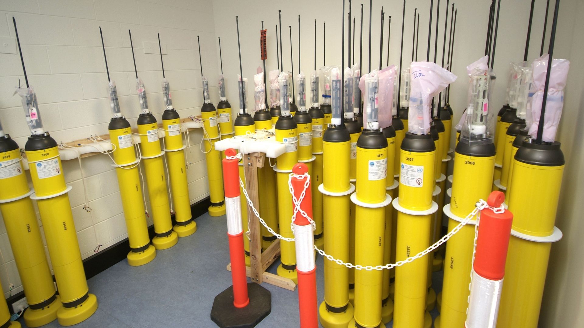 File:CSIRO ScienceImage 7543 Argo floats.jpg