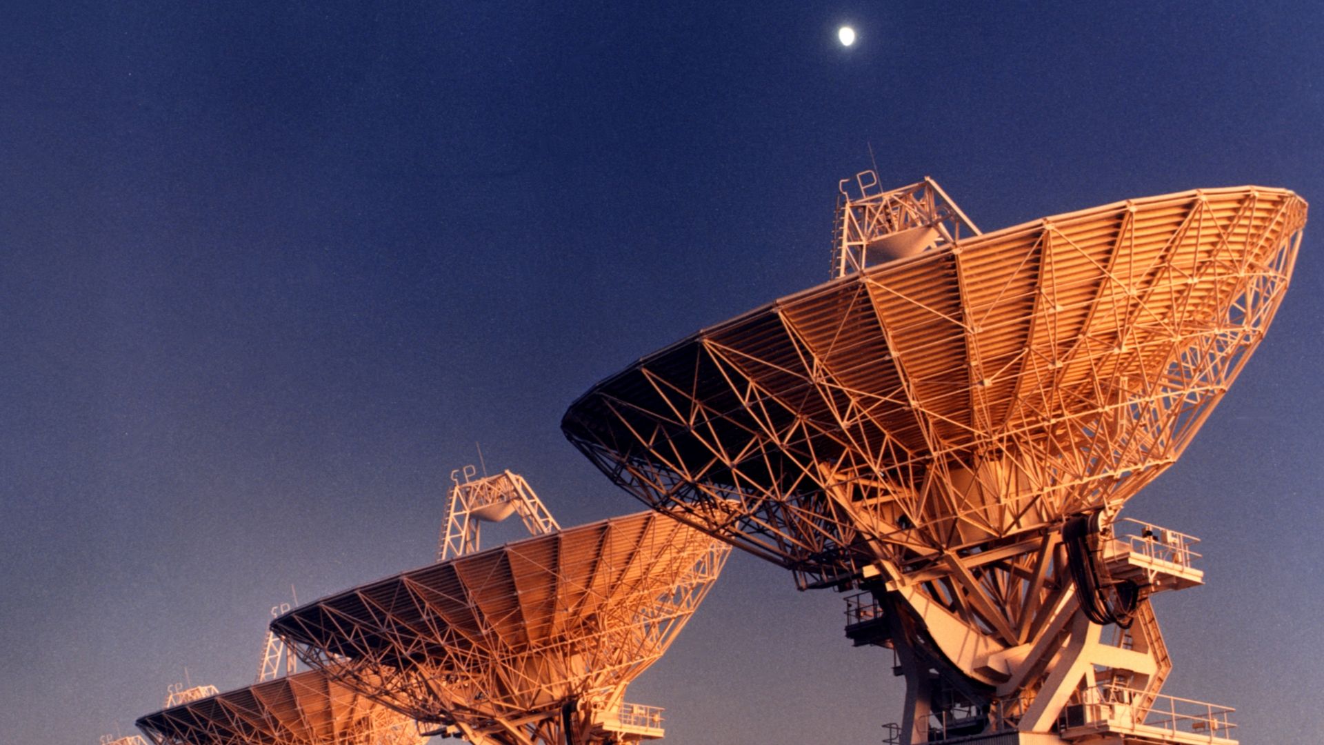 File:CSIRO ScienceImage 3881 Five Antennas at Narrabri.jpg