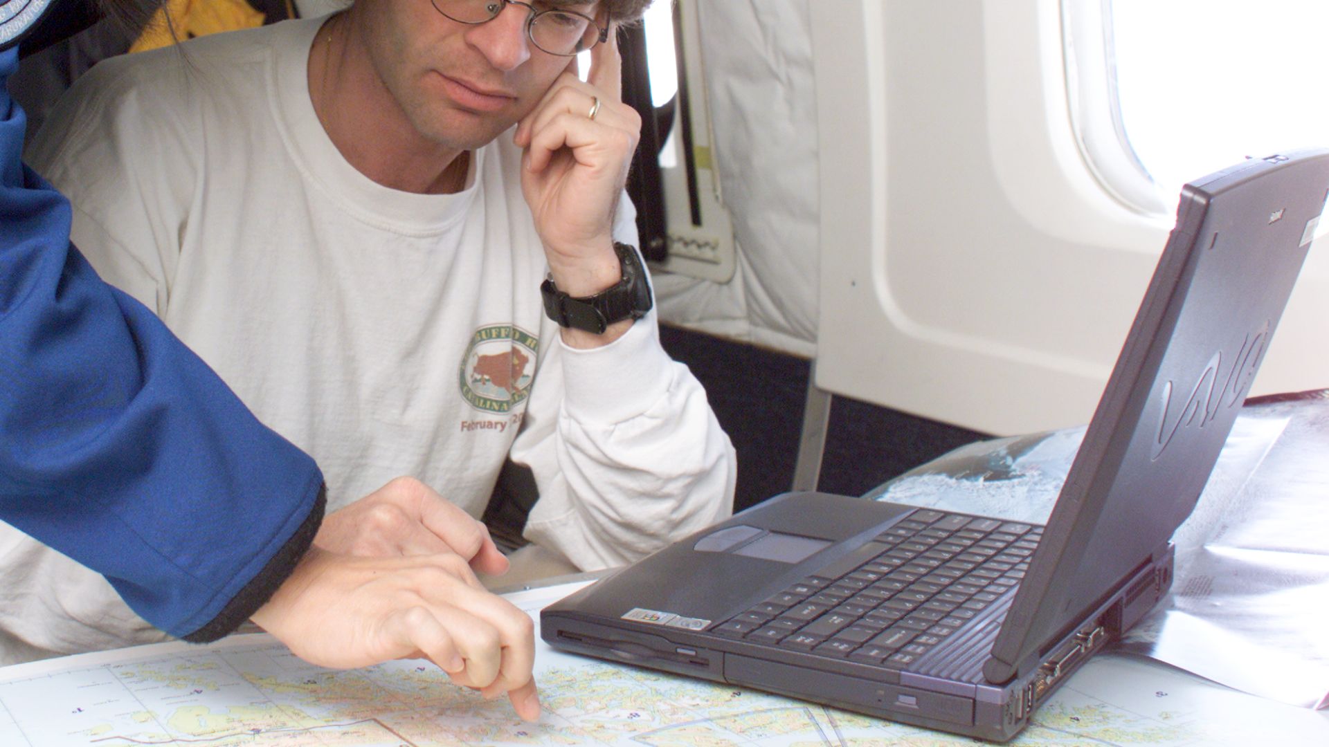 File:NASA JPL scientists Yunling Lou and Dr Eric Rignot work on line selection while flying AirSAR missions over the Antarctic Peninsula (ED04-0056-126).jpg