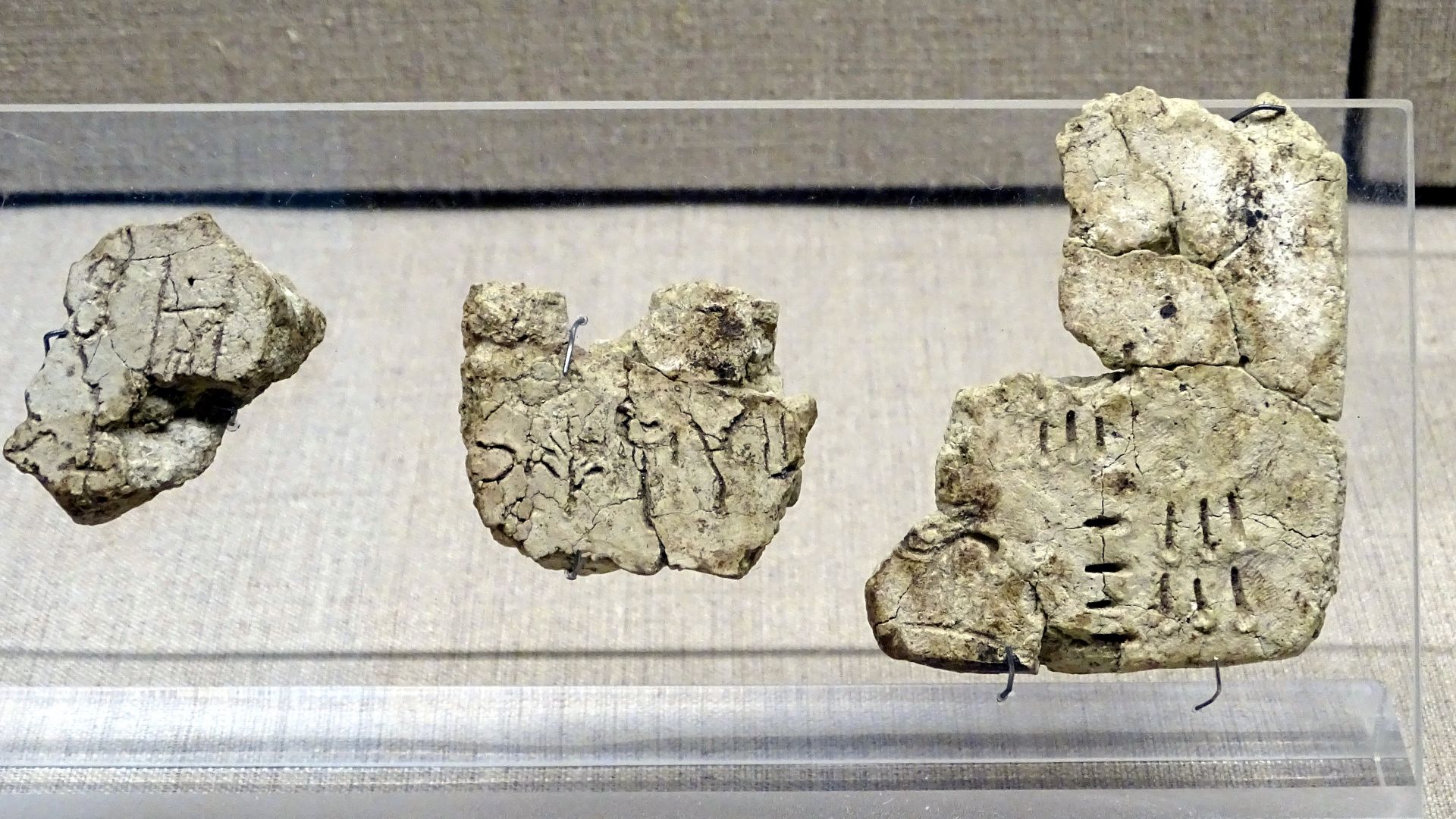 File:Santorini Museum Prehistoric Thera Linear A.jpg