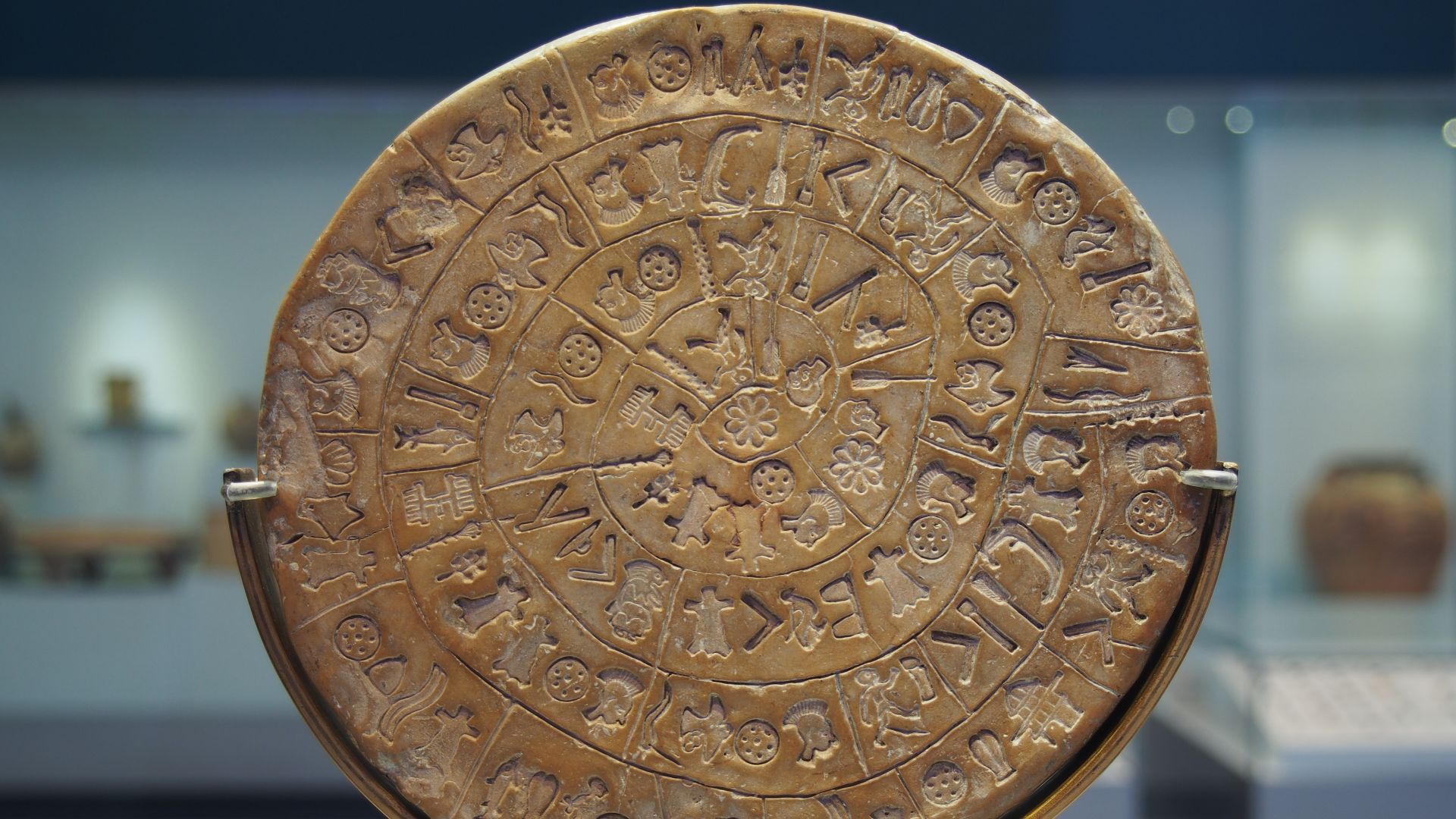 File:Δίσκος της Φαιστού πλευρά Α 6380.JPG