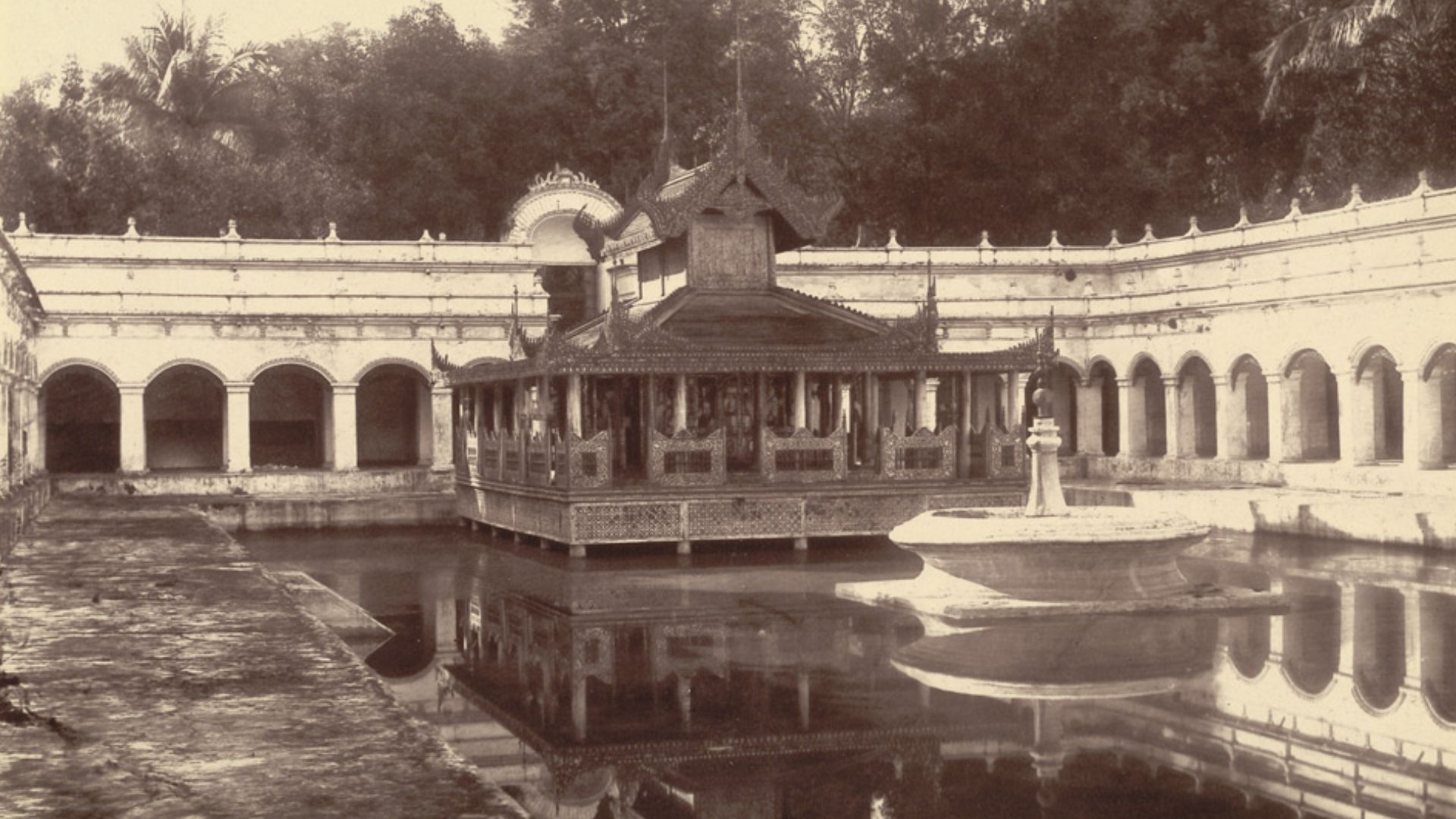 File:Queen's Baths.jpg