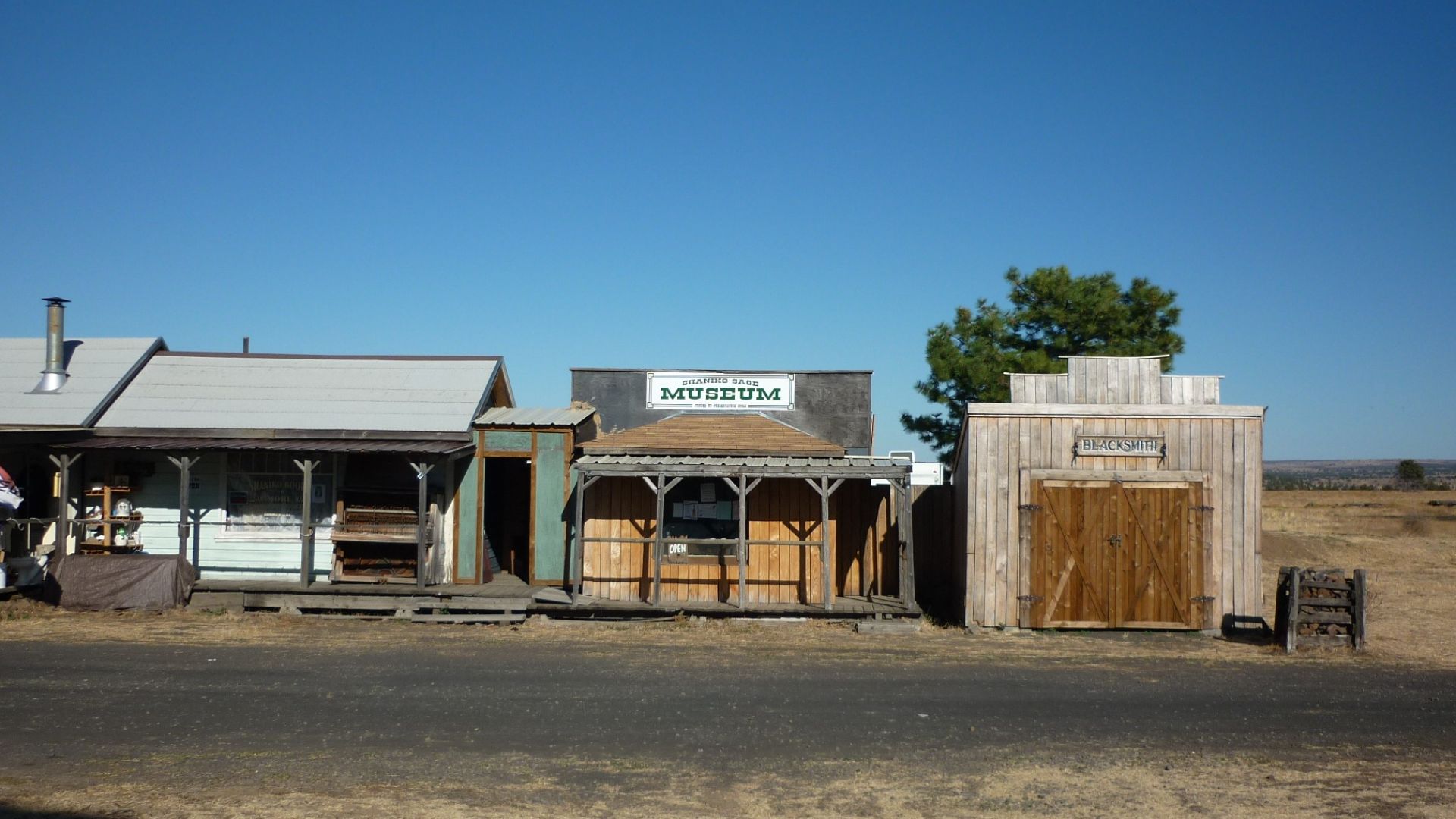 File:Shaniko Oregon buildings.jpg