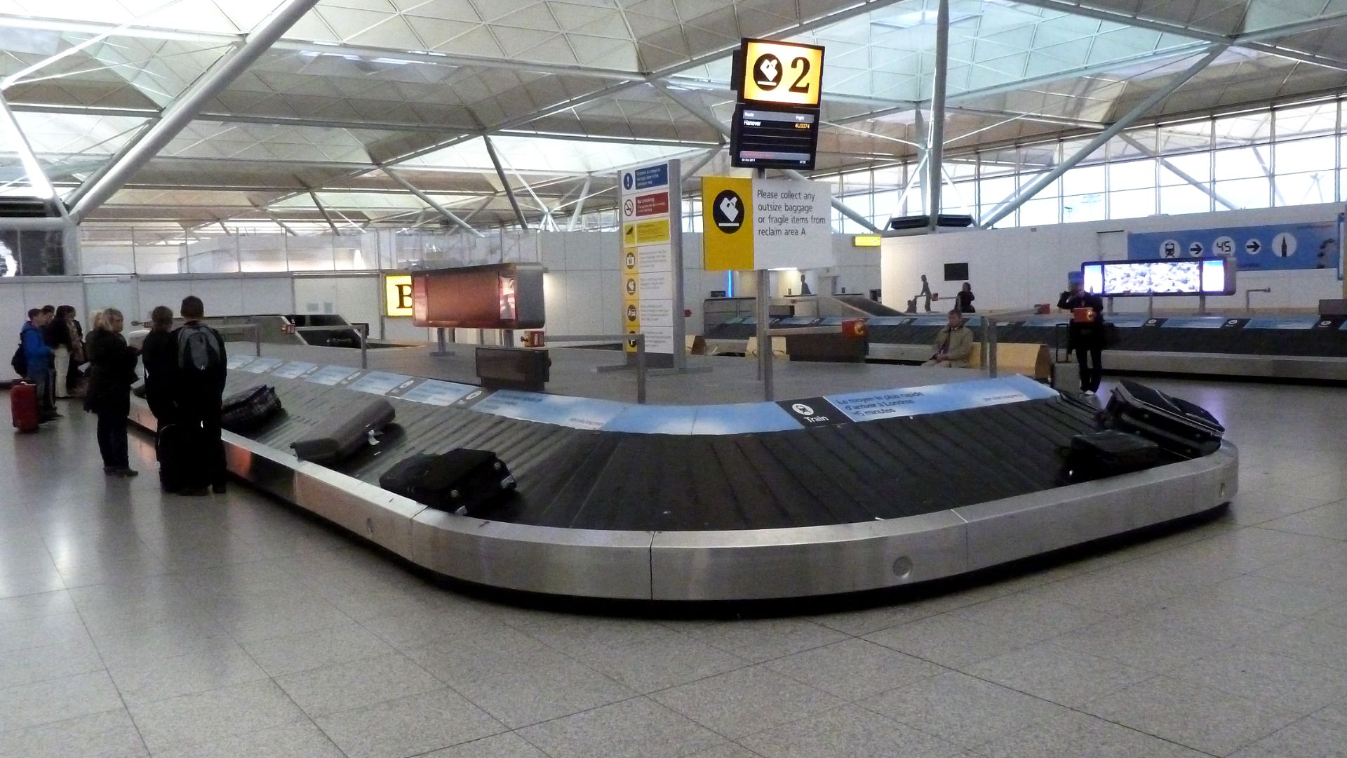 File:London Stansted Airport - Baggage reclaim.jpg