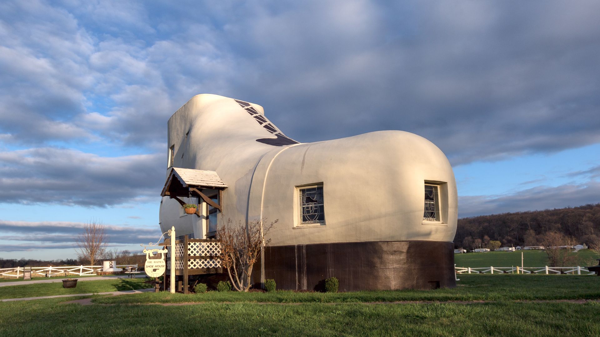 A photo of the Haines Shoe House, York Pa
