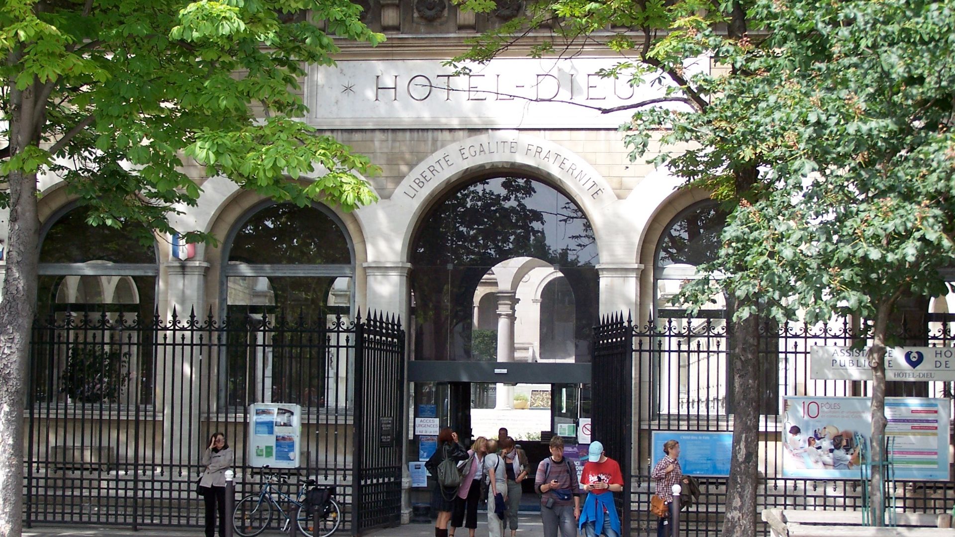 Entrance of the Hôtel-Dieu in Paris