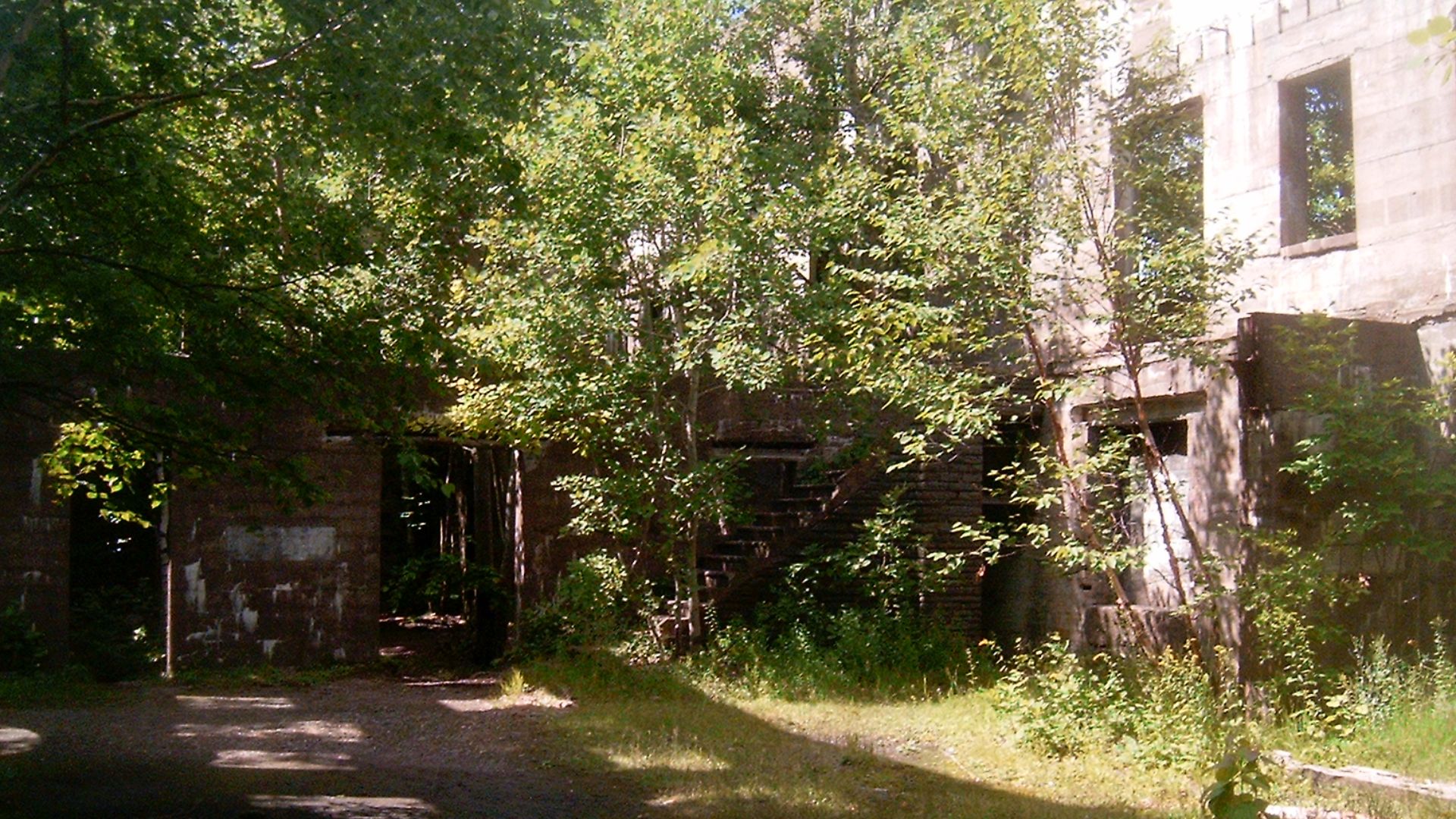 View of the ruins of the Overlook Mountain House, Woodstock, NY.