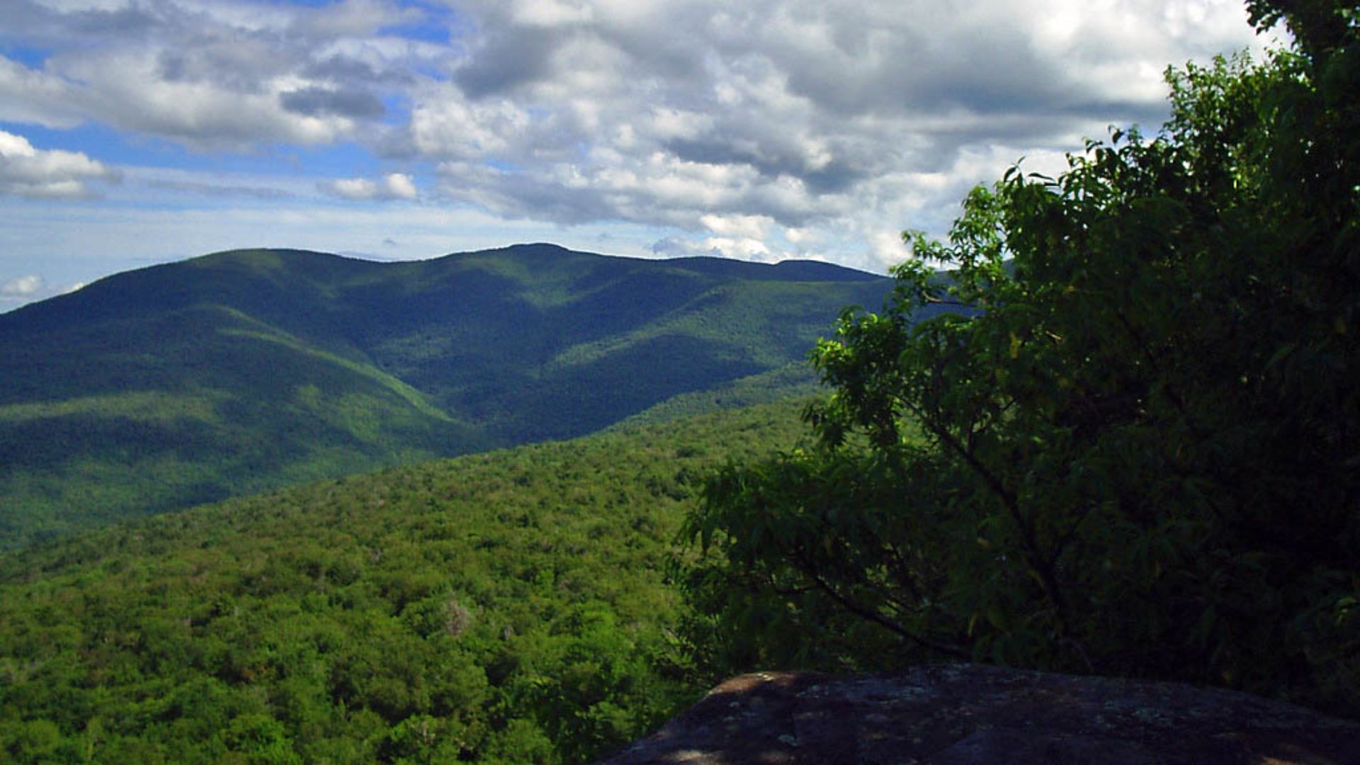 View of Wittenberg and Cornell mountains from Giant Ledge, Catskill Mountains, NY, USA