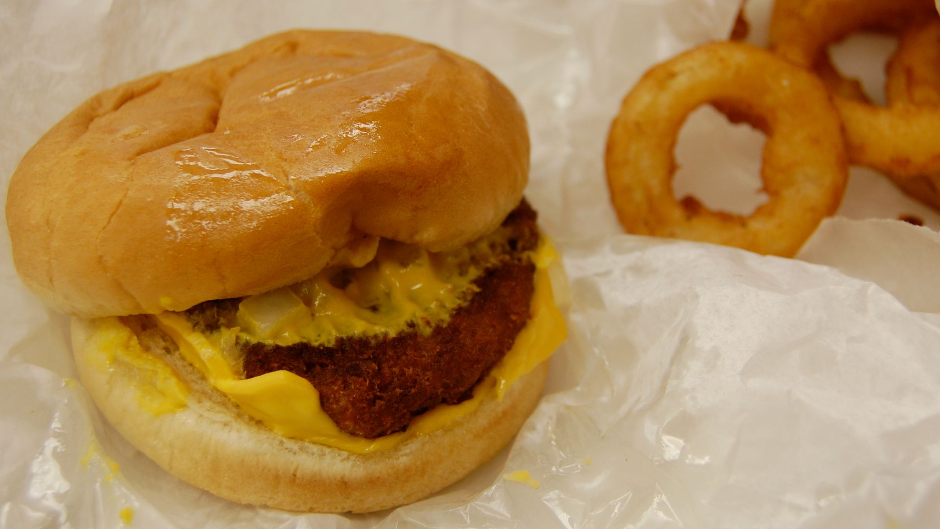 C. F. Penn Hamburgers - Decatur, AL
Photo by Amy Evans Streeter, SFA oral historian
February 2010

www.southernfoodways.org